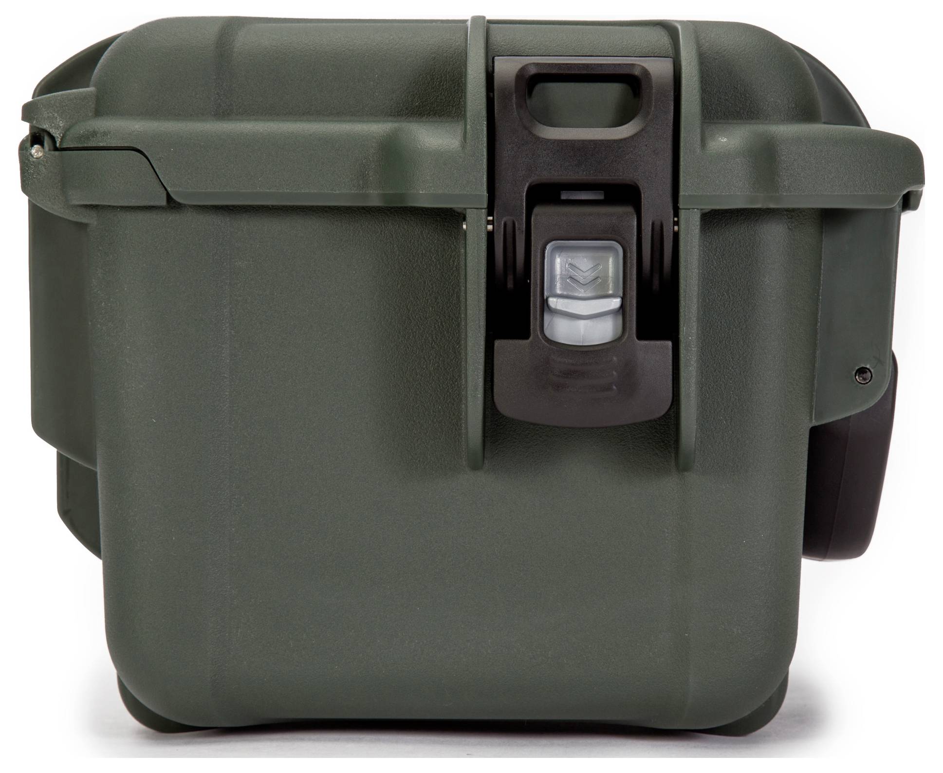 Un coffret de sécurité robuste de couleur vert olive, doté d'une poignée renforcée et d'un mécanisme de fermeture solide.