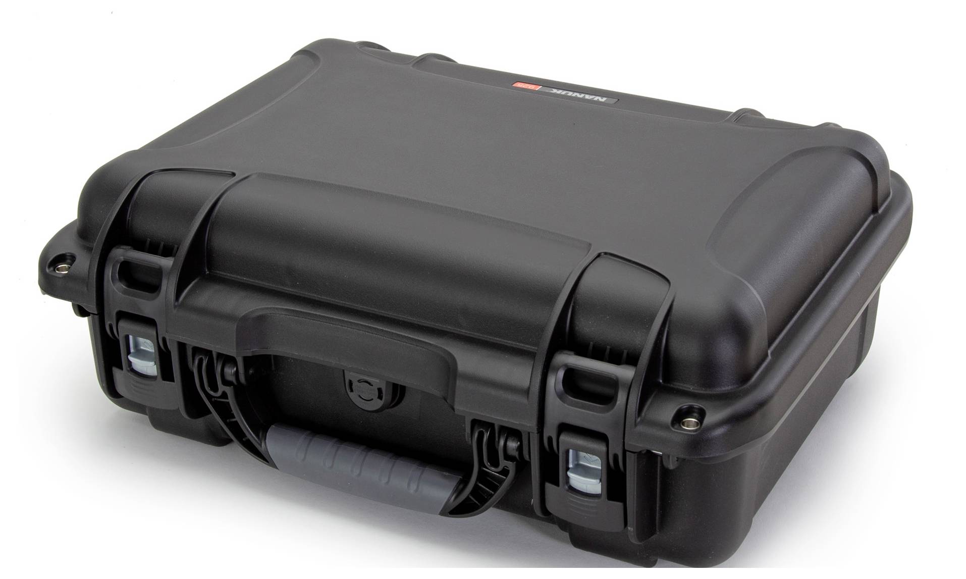 Un coffret de protection noir robuste avec une poignée solide et des fermoirs, adapté au transport sécurisé d'objets fragiles.