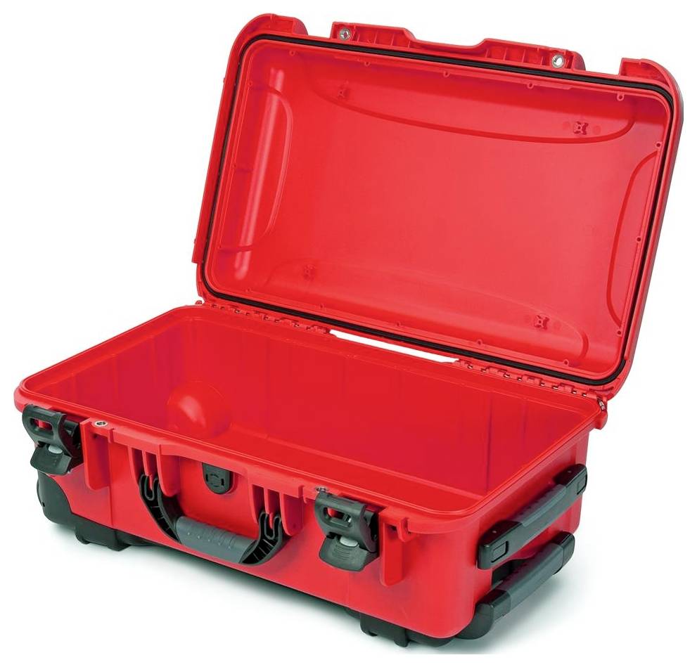 Valise rigide rouge, ouverte, avec des fermetures solides et une poignée, adaptée au transport sécurisé et à la protection d'objets fragiles.