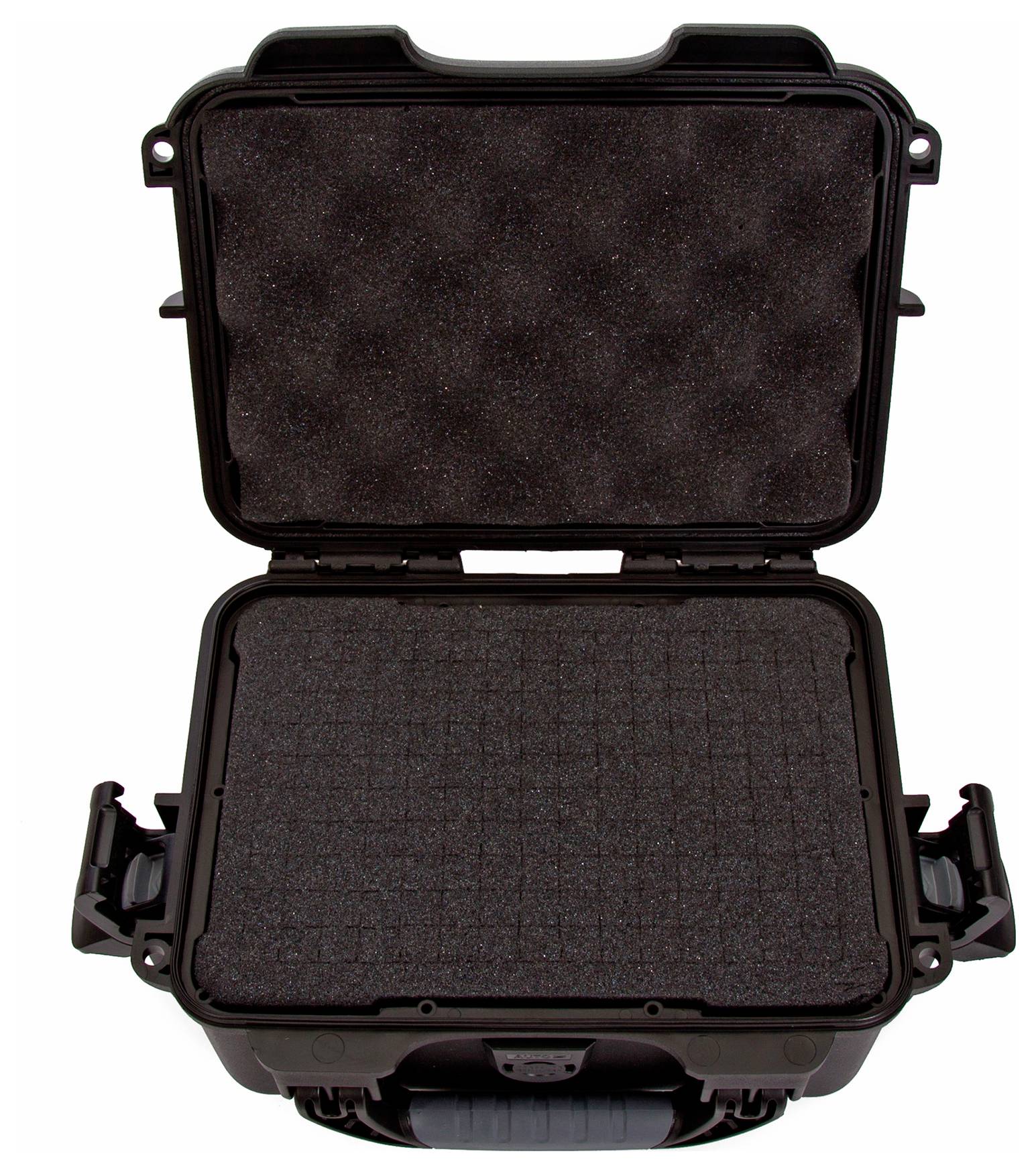 Valise de protection noire, ouverte, avec mousse profilée dans le couvercle et mousse quadrillée dans le compartiment inférieur, adaptée aux appareils sensibles.