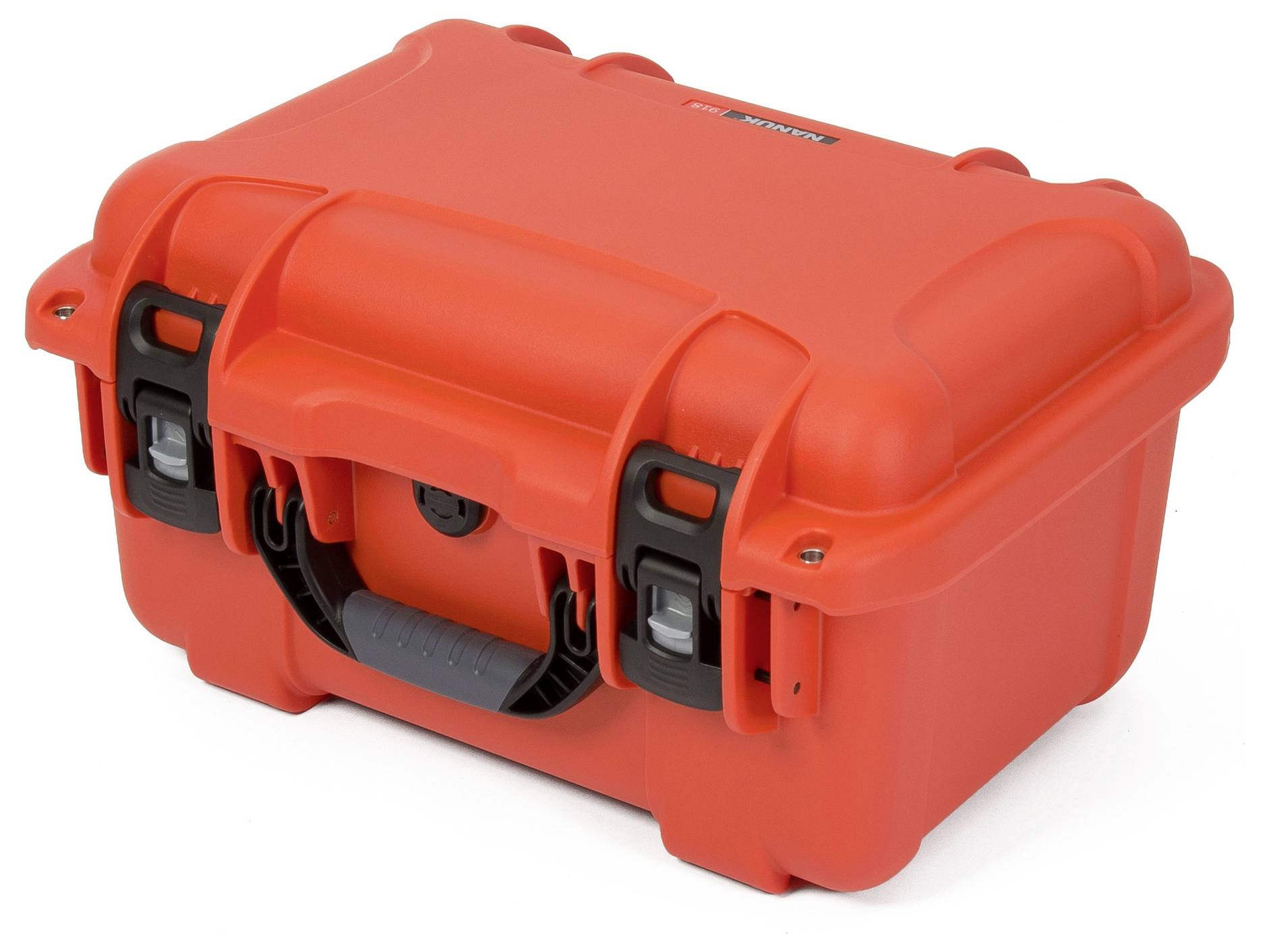 Valise robuste en plastique rouge avec fermetures à clips et poignée noire, adaptée au transport et à la protection sécurisés d'objets de valeur.