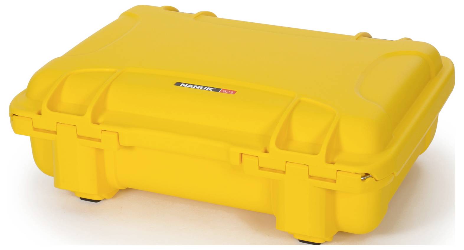 Un boîtier de protection robuste de couleur jaune, avec des fermetures et une poignée solide.