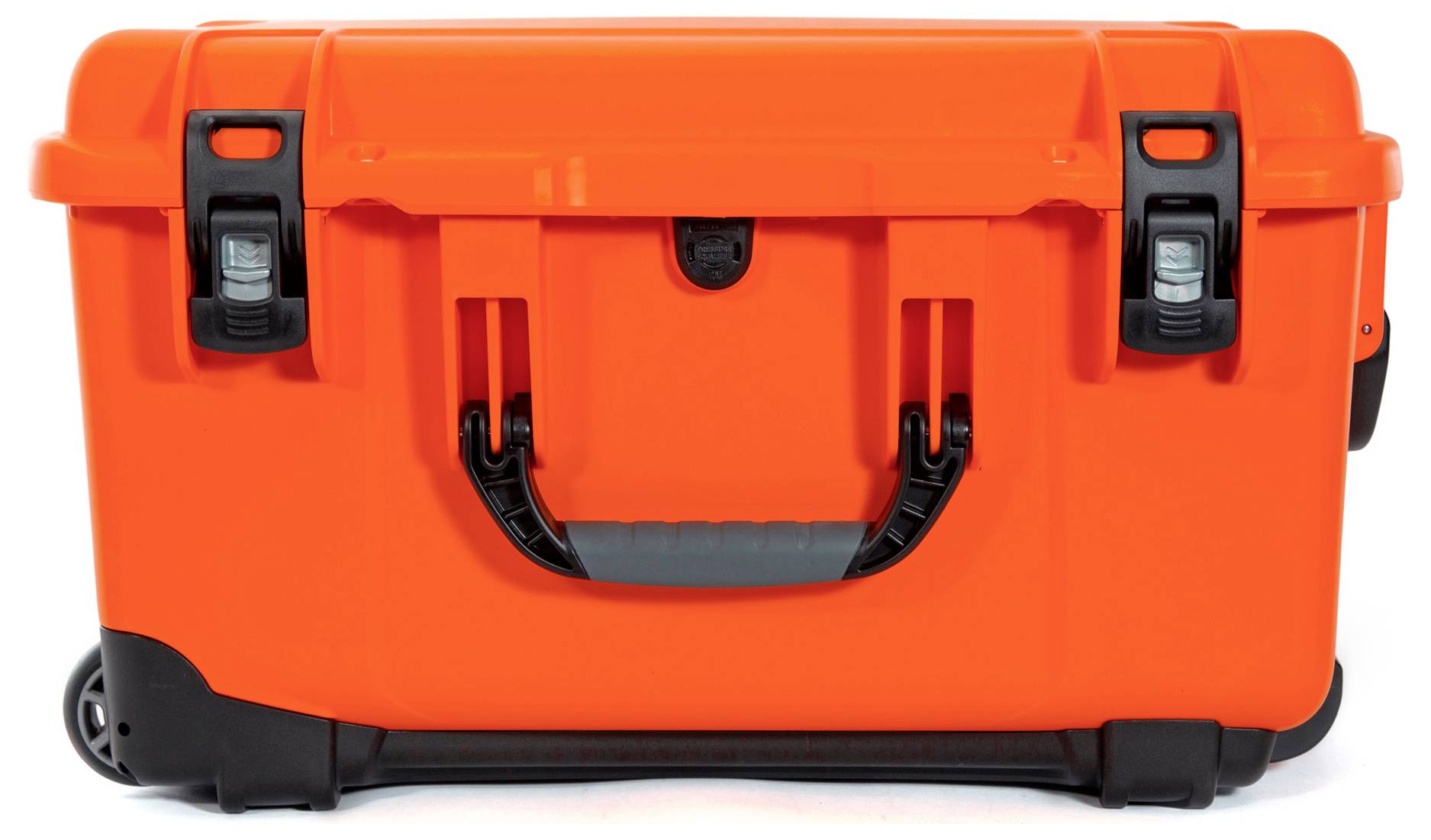 Une valise orange vif avec des fermoirs et des poignées noirs, adaptée au transport sécurisé d'équipements.