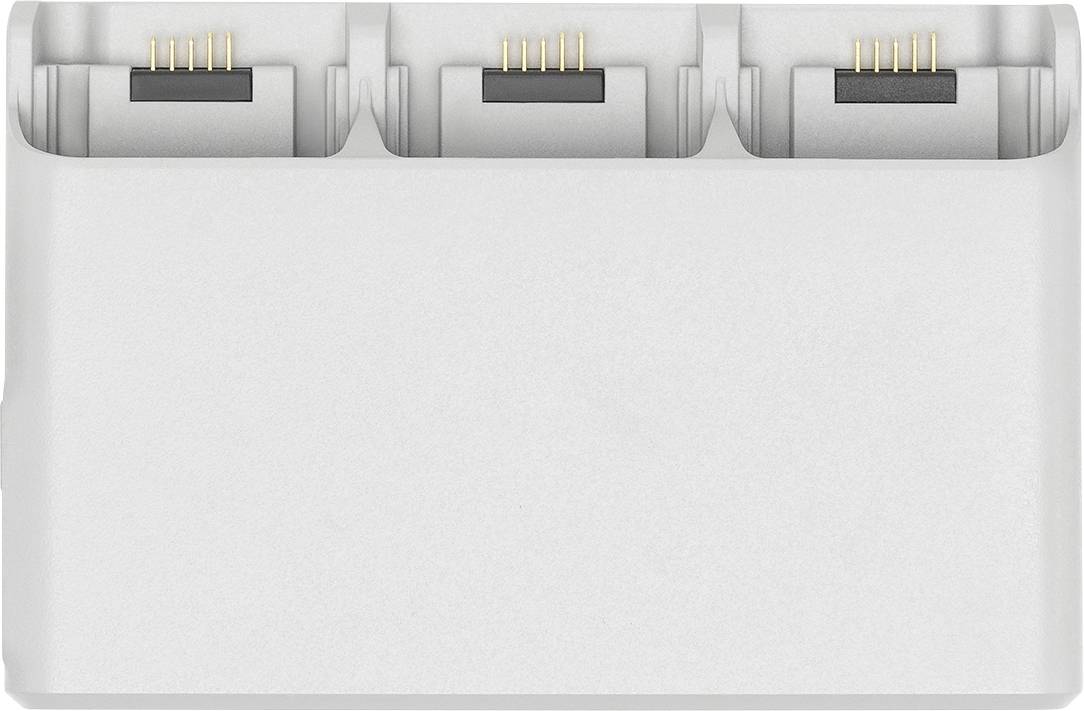Station de charge multiple avec trois emplacements pour connecter simultanément plusieurs appareils. Idéal pour un chargement efficace.