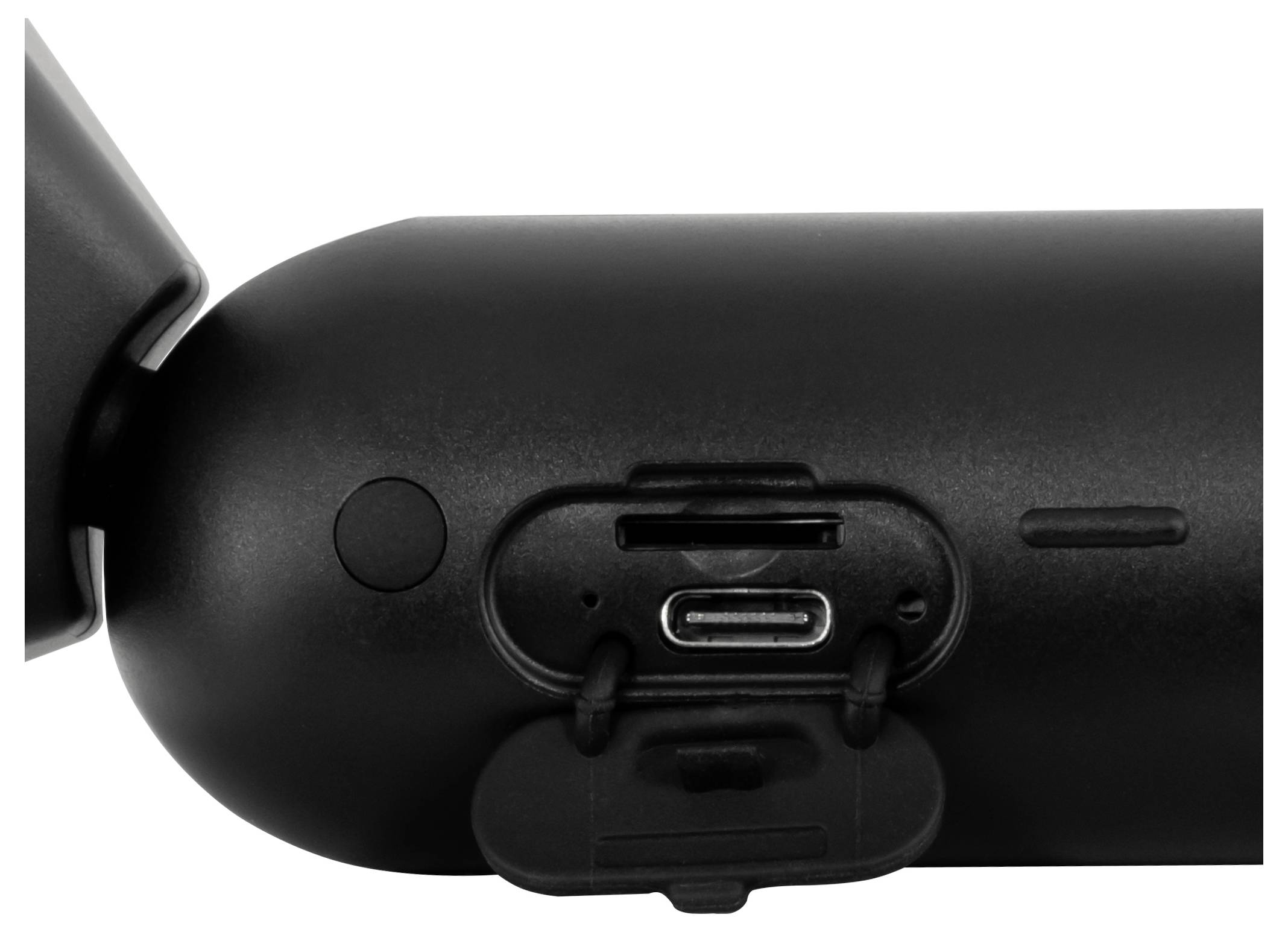 Gros plan d'un capot de port latéral d'un appareil noir avec un port de charge USB-C et une petite voyant indicateur.