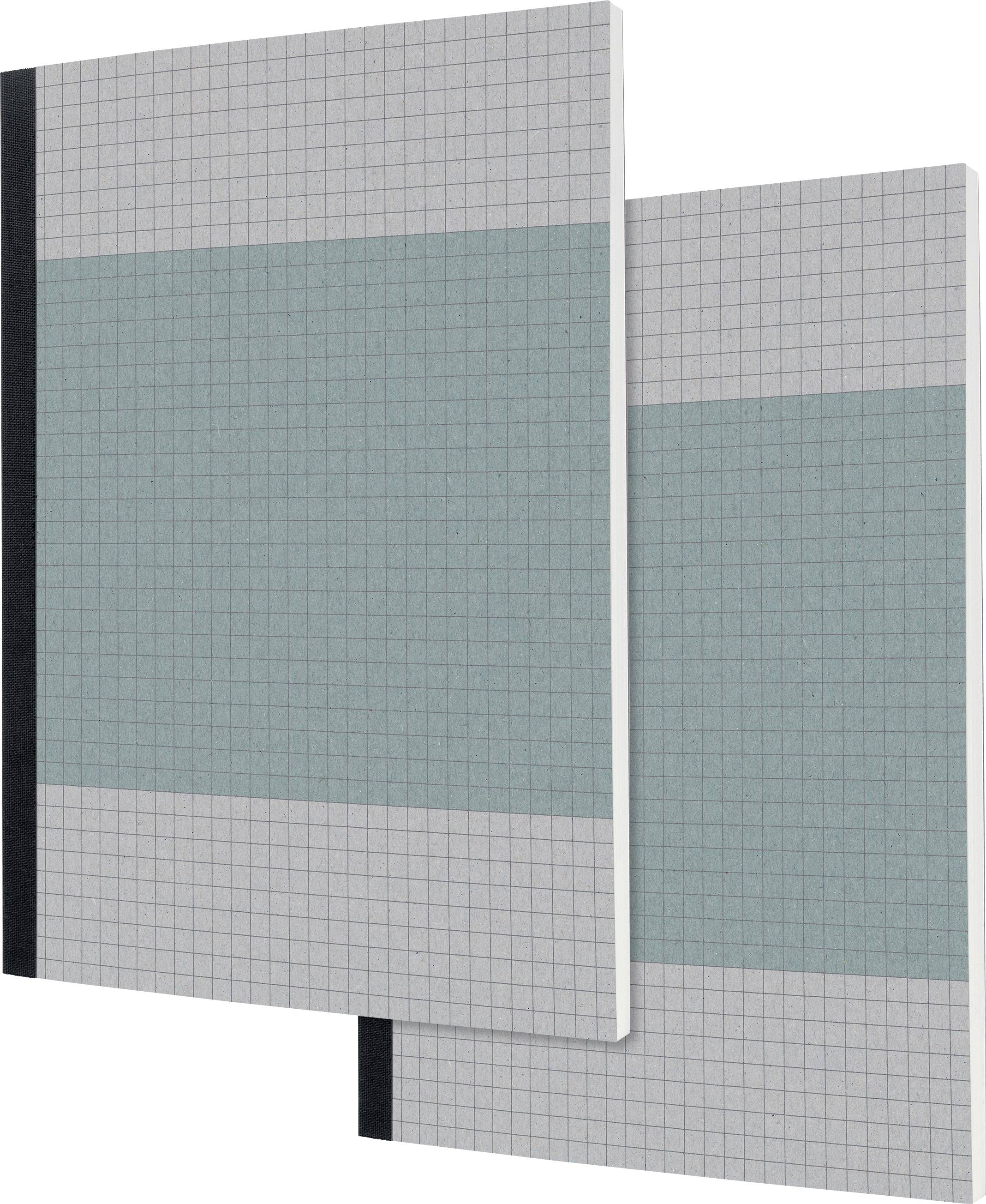 Deux carnets quadrillés superposés, avec un motif de carreaux verdâtres et gris, et un dos noir.
