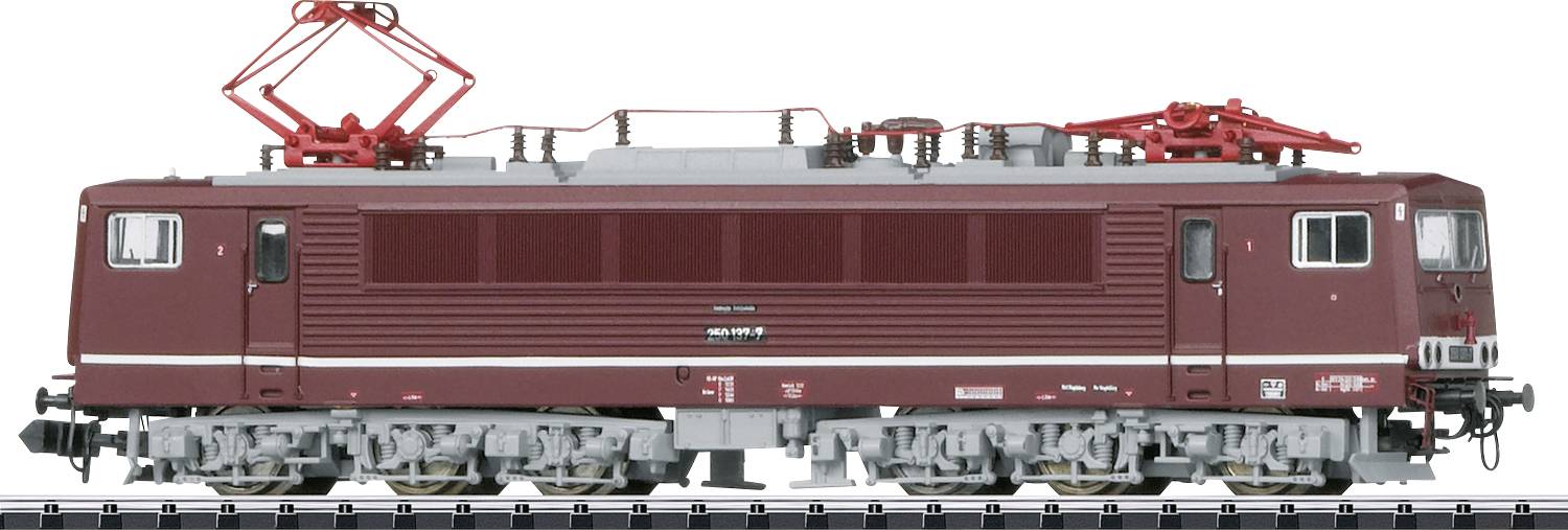 Une locomotive électrique rouge foncé du modèle BR 143 avec caténaire et châssis détaillés, vue de côté.