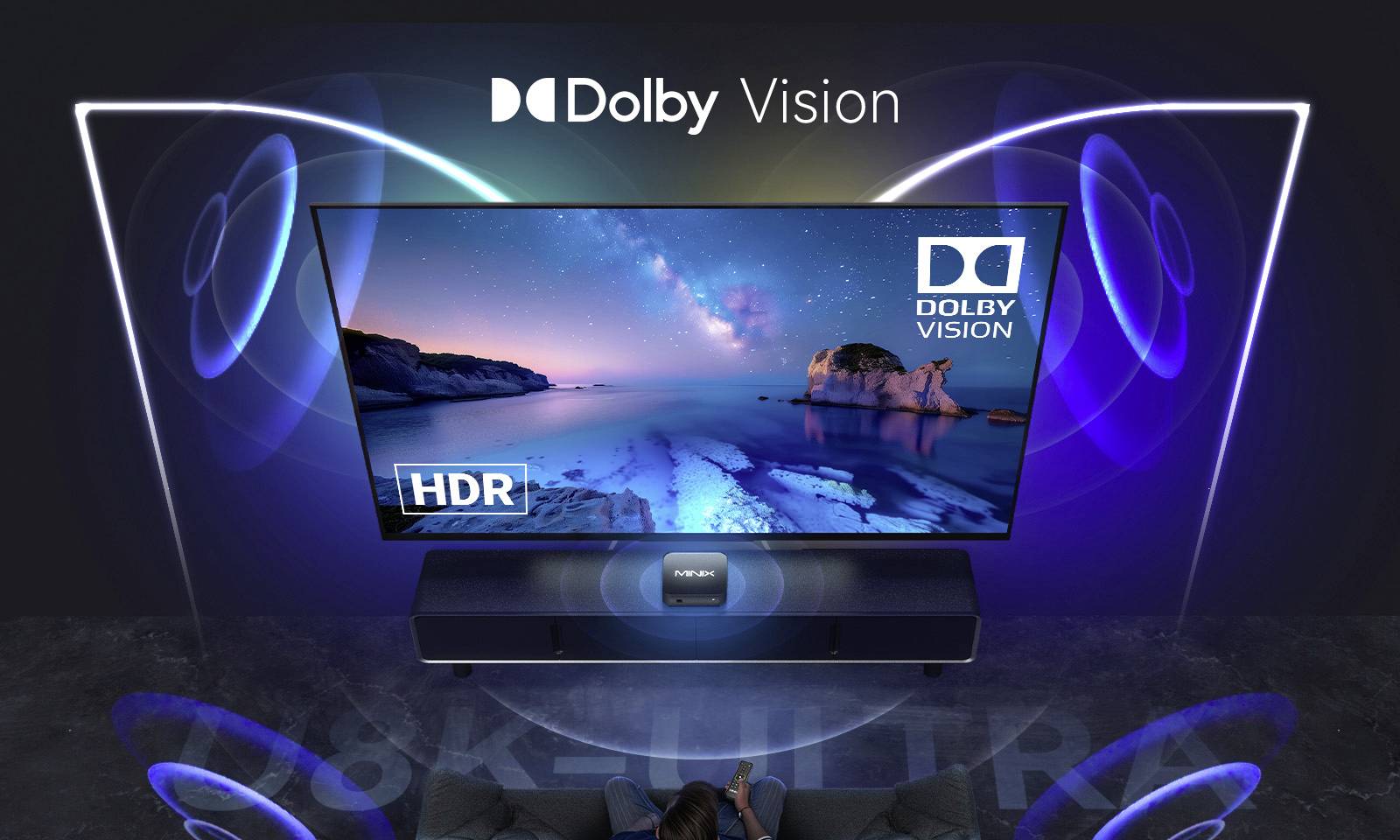 Un téléviseur doté de Dolby Vision et HDR affiche un paysage. Le logo Dolby Vision est visible en haut, soulignant une qualité d'image particulièrement avancée.