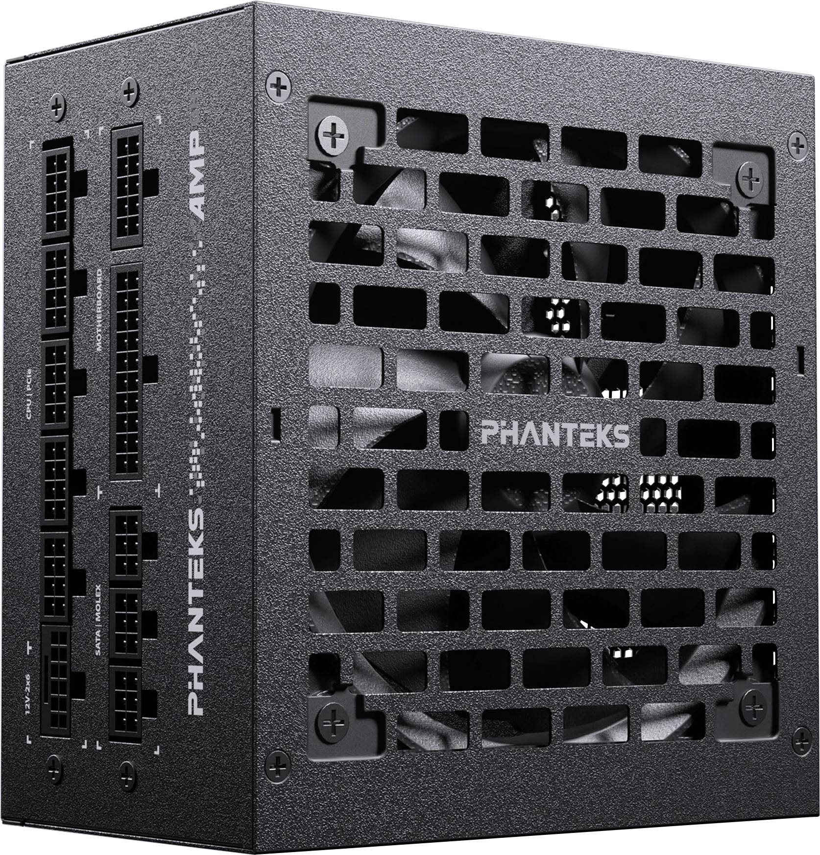 Boîtier noir d'une alimentation informatique avec des fentes de ventilation et des ports à l'arrière, portant l'inscription « Phanteks ».