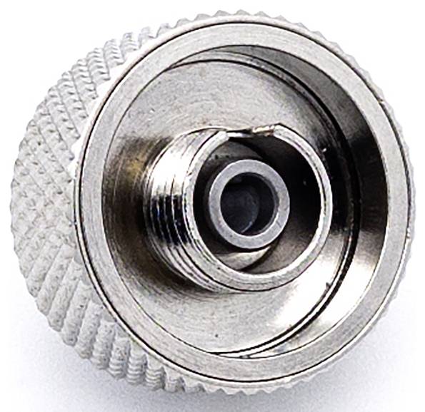 Pièce métallique circulaire à surface striée avec une ouverture centrale, probablement un adaptateur ou un raccord.