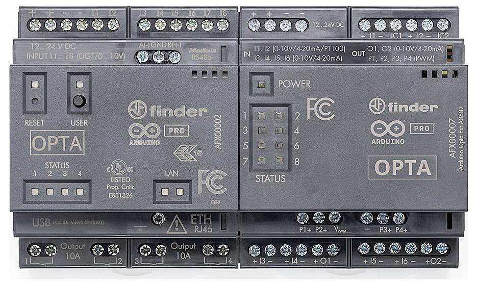 Boîtier électronique de commande avec plusieurs connexions et LED pour applications industrielles. Nom de marque et de modèle visible sur la surface.