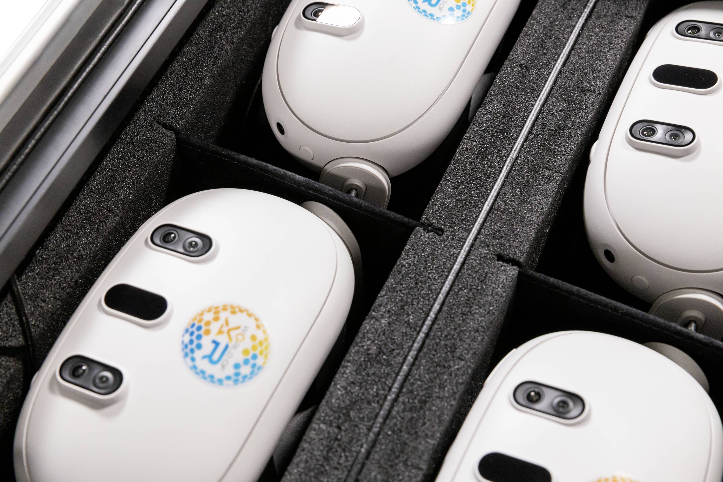 Parat PARAPROJECT® Case VR8 Système de charge et de rangement système de chargement mobile Toutes les lunettes VR qui peuven