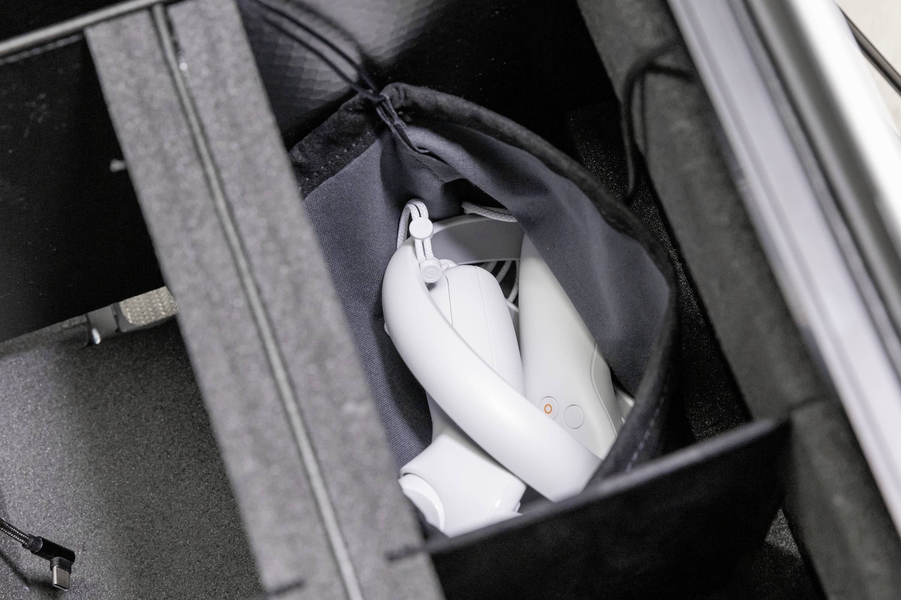 Parat PARAPROJECT® Case VR8 Système de charge et de rangement système de chargement mobile Toutes les lunettes VR qui peuven