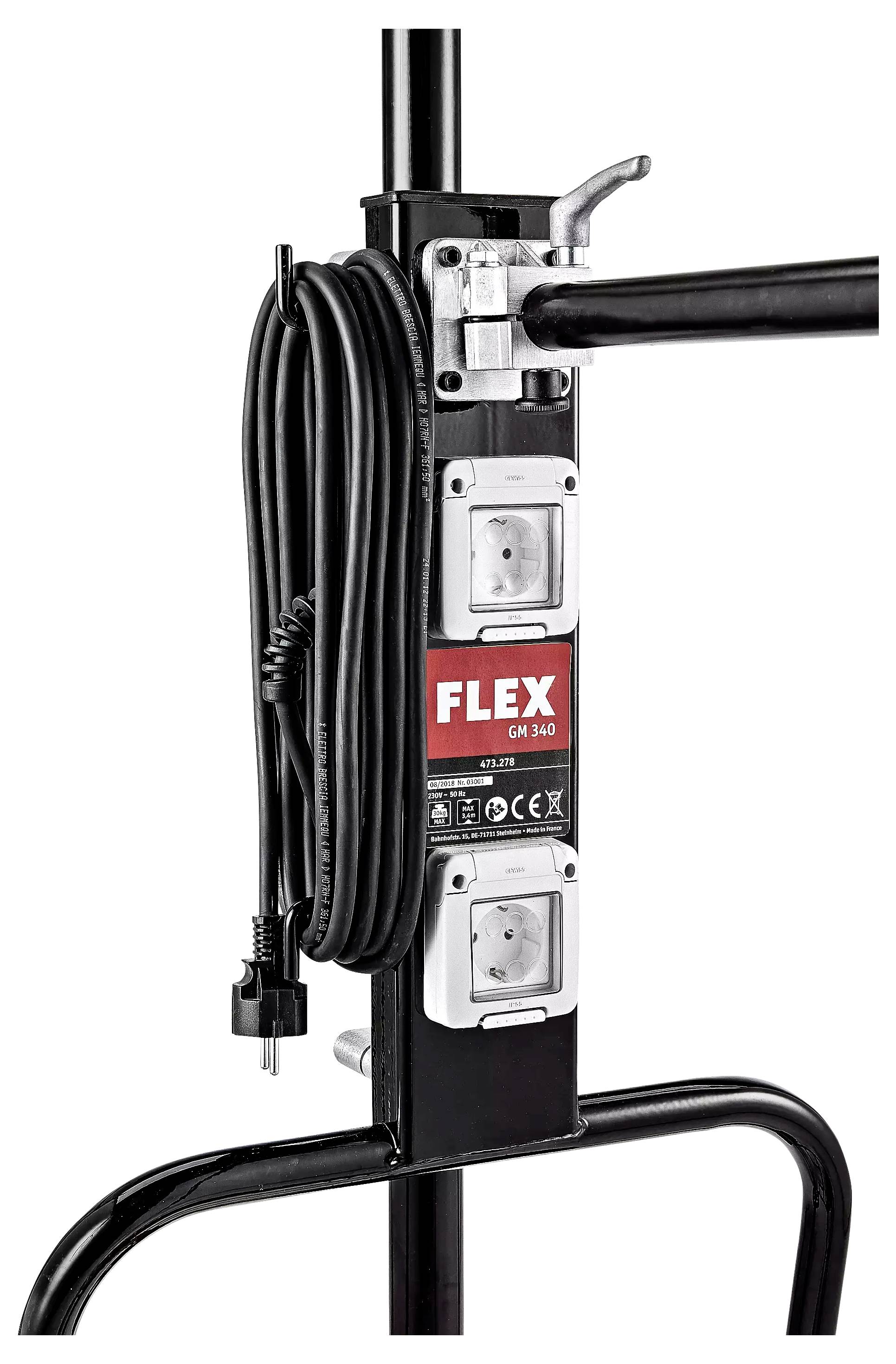 Un support de câble noir portant la marque 'FLEX'. Deux prises électriques et un câble d'alimentation enroulé sont visibles.