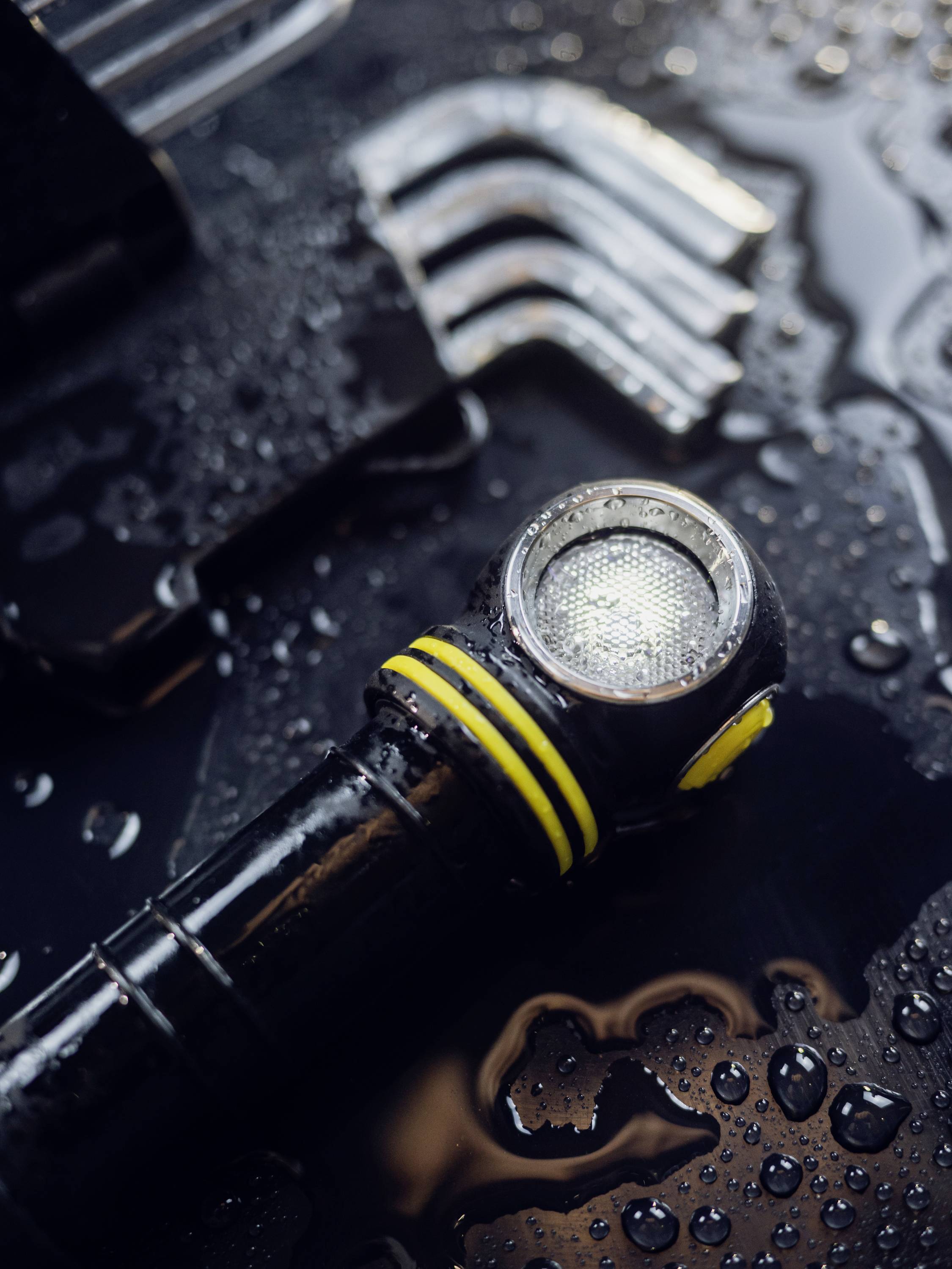 ArmyTek Elf C1 neutralweiß LED Lampe de poche à batterie 1100 lm 65 g