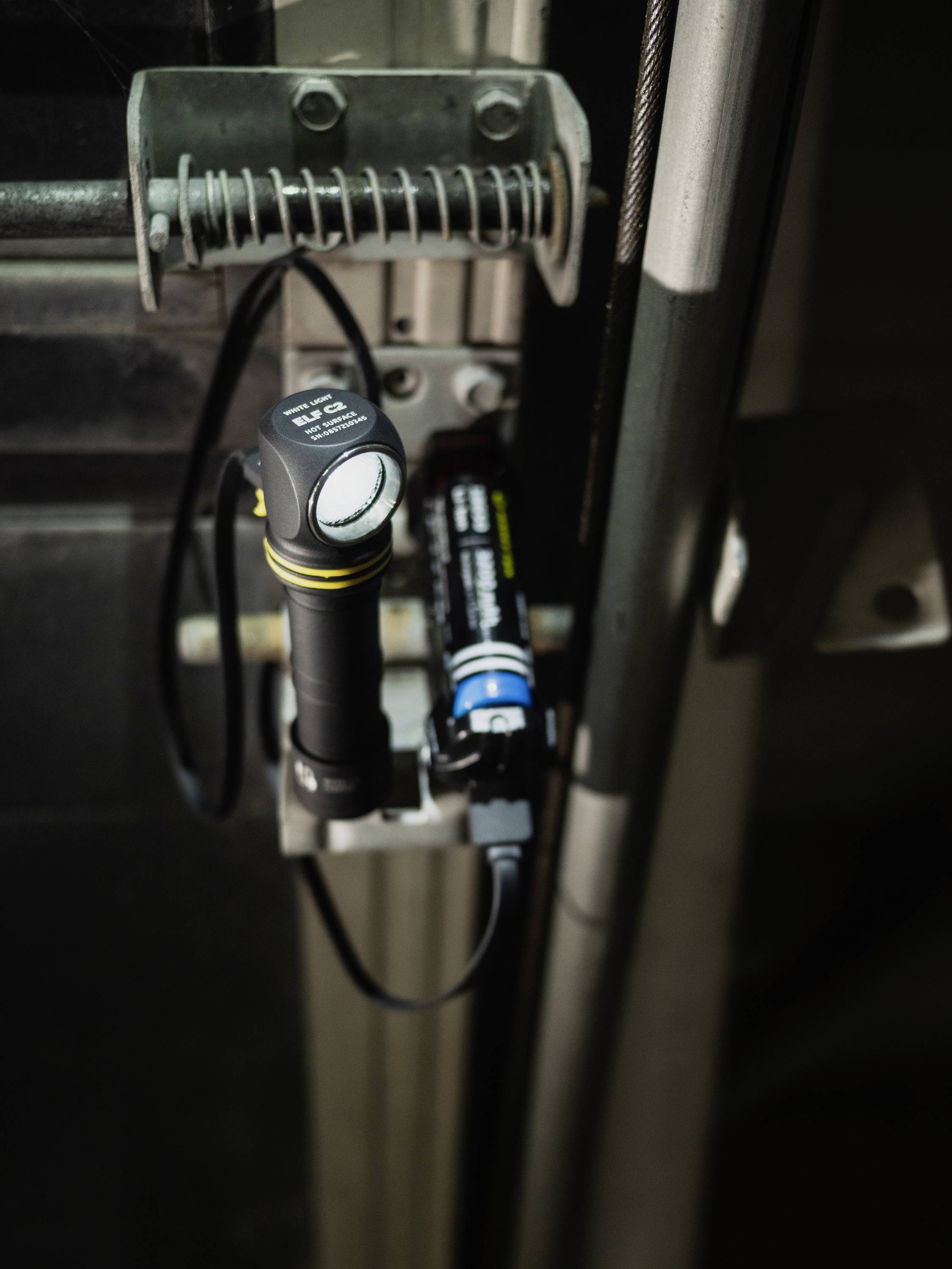 ArmyTek Elf C1 warmweiß LED Lampe de poche à batterie 1023 lm 65 g