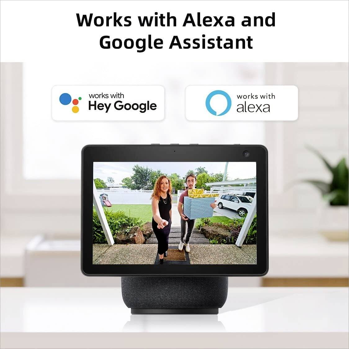 Un affichage intelligent montre une image de deux personnes portant un colis. En haut est écrit : « Fonctionne avec Alexa et Google Assistant ».