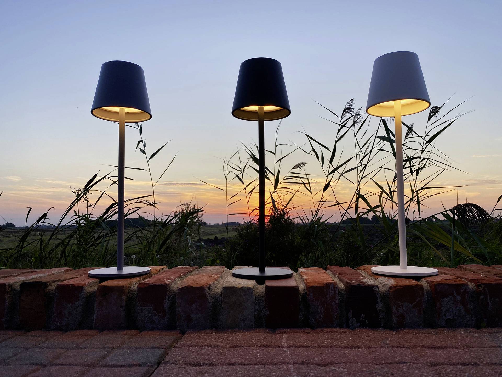 m-e modern-electronics LUNA-80 S 41436 Lampe de table sans fil LED LED intégrée 3 W noir