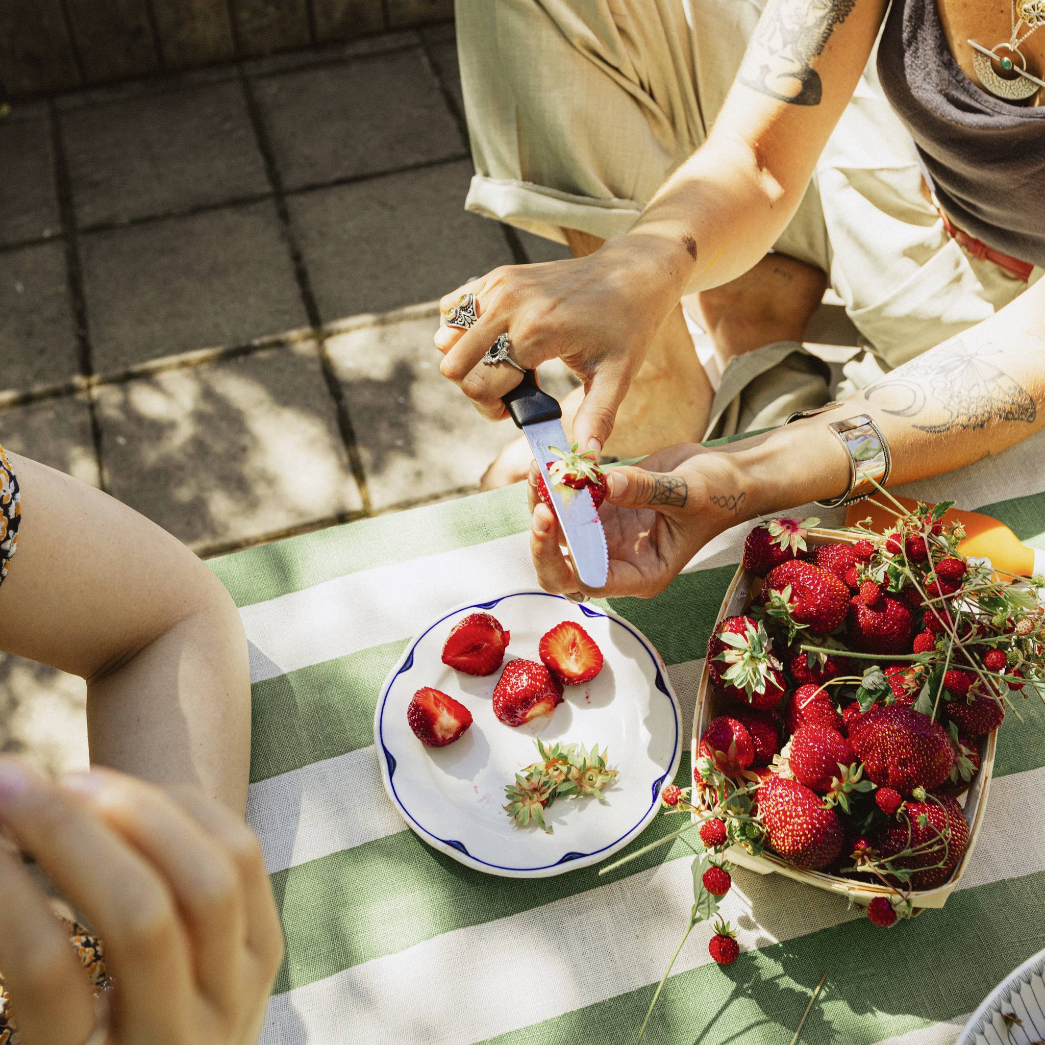 Fiskars 1057543 Couteau à tomates noir Longueur 230 mm