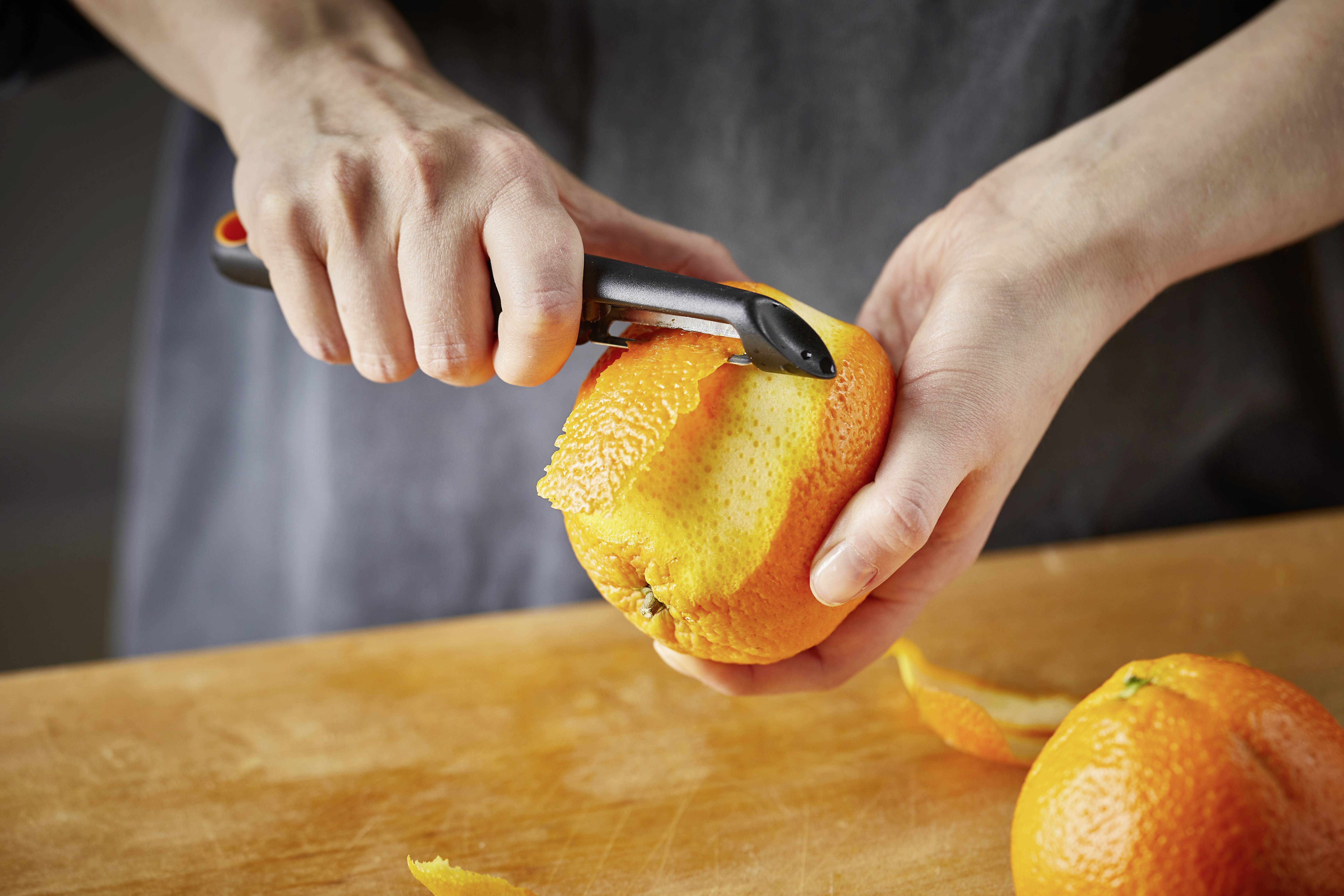 Fiskars 1014419 Forme fonctionnelle, éplucheur avec lame mobile