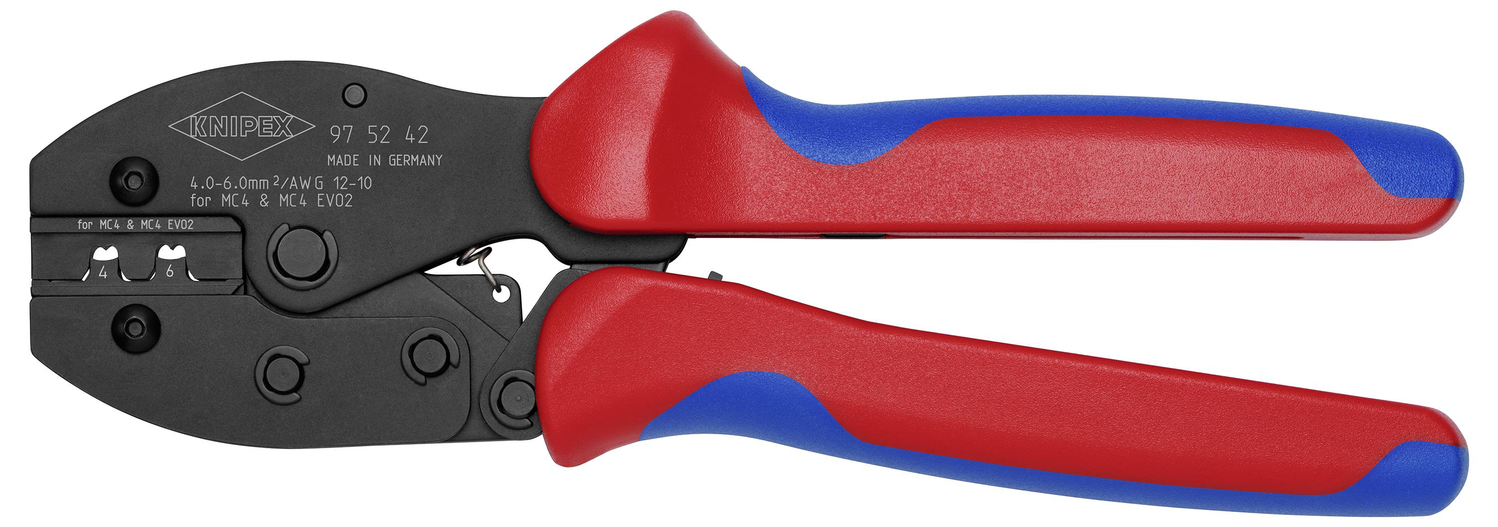 Une pince à sertir rouge et bleue sur fond blanc, adaptée pour le sertissage de cosses et de connecteurs isolés.