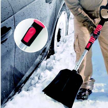 Une personne déneige un pneu de voiture. Sur l'image de l'opération à gauche, on peut voir un bouton réglable de pelle à neige.