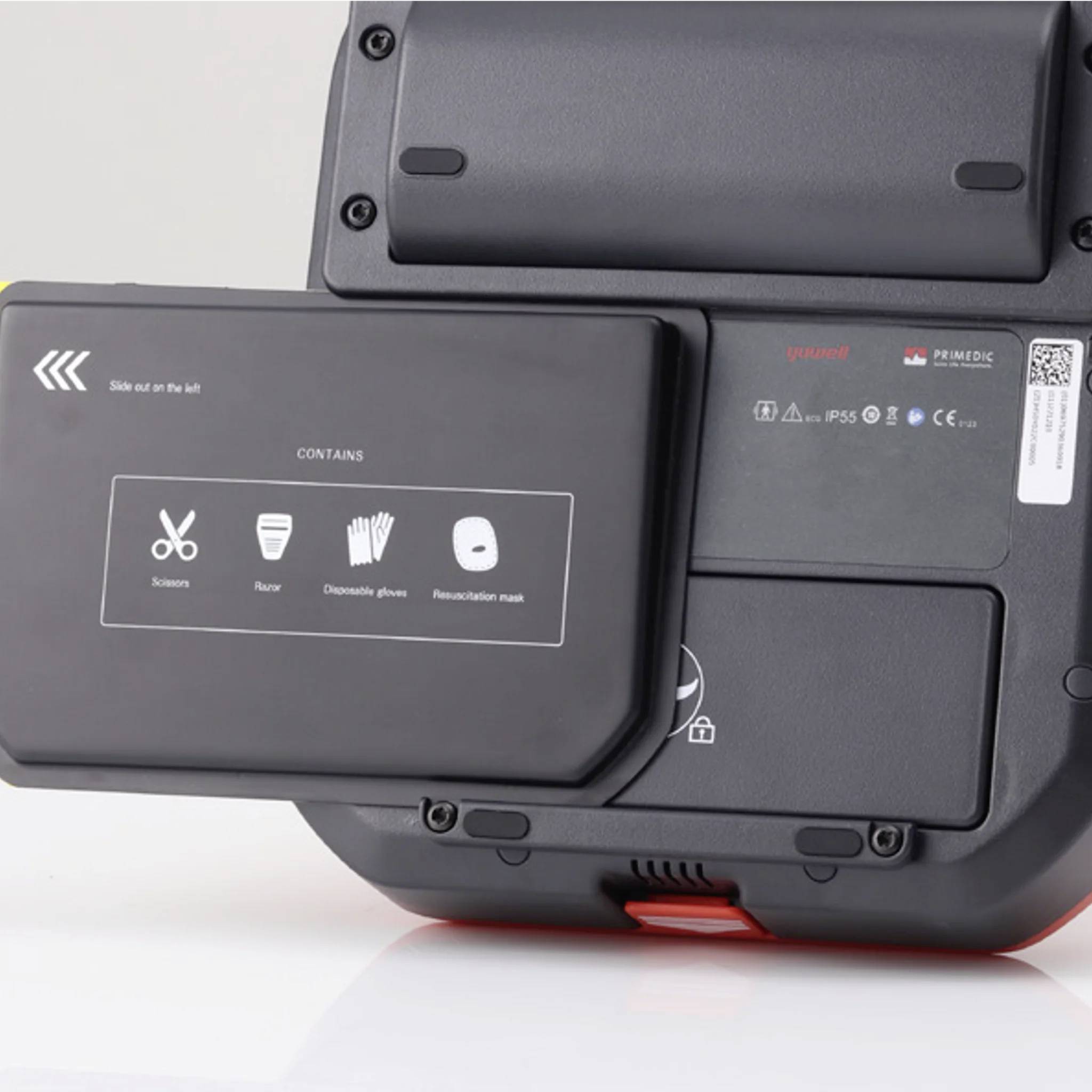 Un dispositif médical ouvert présente des compartiments avec des pictogrammes représentant des objets : ciseaux, rasoir, gants jetables, masque de ventilation.