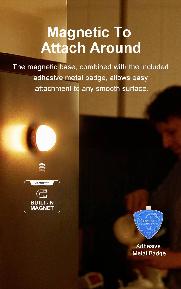 Une lampe ronde est fixée magnétiquement à une surface lisse. Un homme prépare quelque chose en arrière-plan. Le texte en haut explique la fixation magnétique.