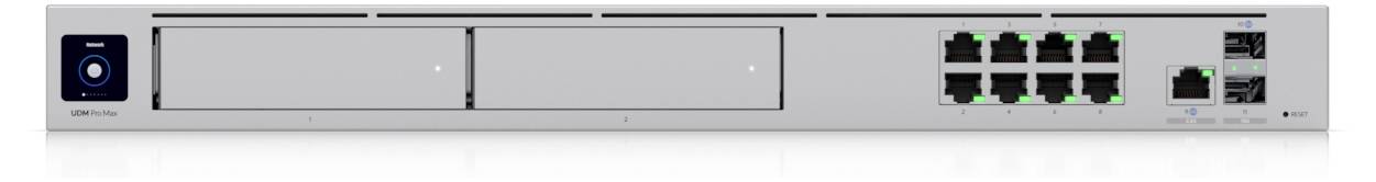 Un appareil serveur avec deux emplacements de disques durs vides et huit ports Ethernet, adapté aux applications réseau.
