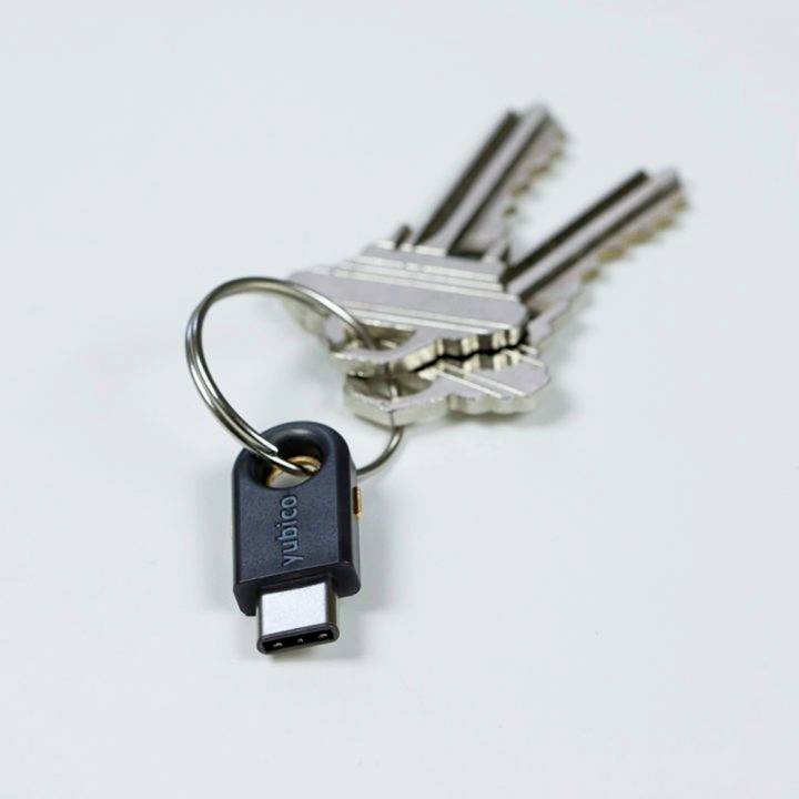 Yubico Clé USB gestionnaire de mots de passe YubiKey 5C noir/or 5060408461488