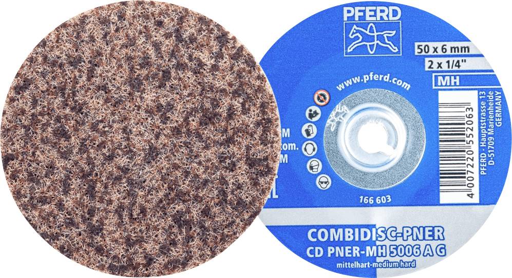 Disque abrasif 'COMBIDISC PNER', surface brune à gauche ; étiquette bleue à droite avec spécifications du produit : 50 x 6 mm, mi-dur.