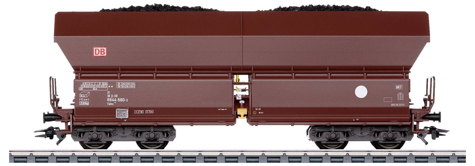 Wagon de marchandises de la Deutsche Bahn, rempli de charbon, sur une voie ferrée. Vue latérale dans un réseau de train miniature.