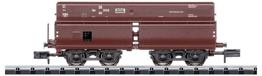 Un wagon-citerne marron à deux essieux sur une voie ferrée, portant les marquages 'DB' et '3008'.