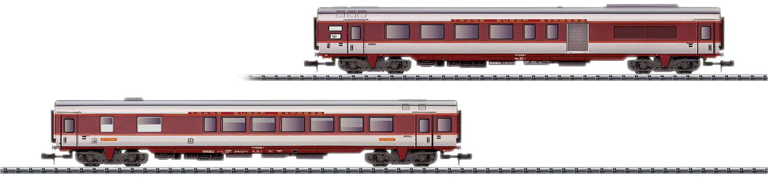Deux trains-modèles rouges sur des rails, l'un en haut et l'autre en bas. Tous deux ont des rangées de fenêtres et sont conçus dans le même style.