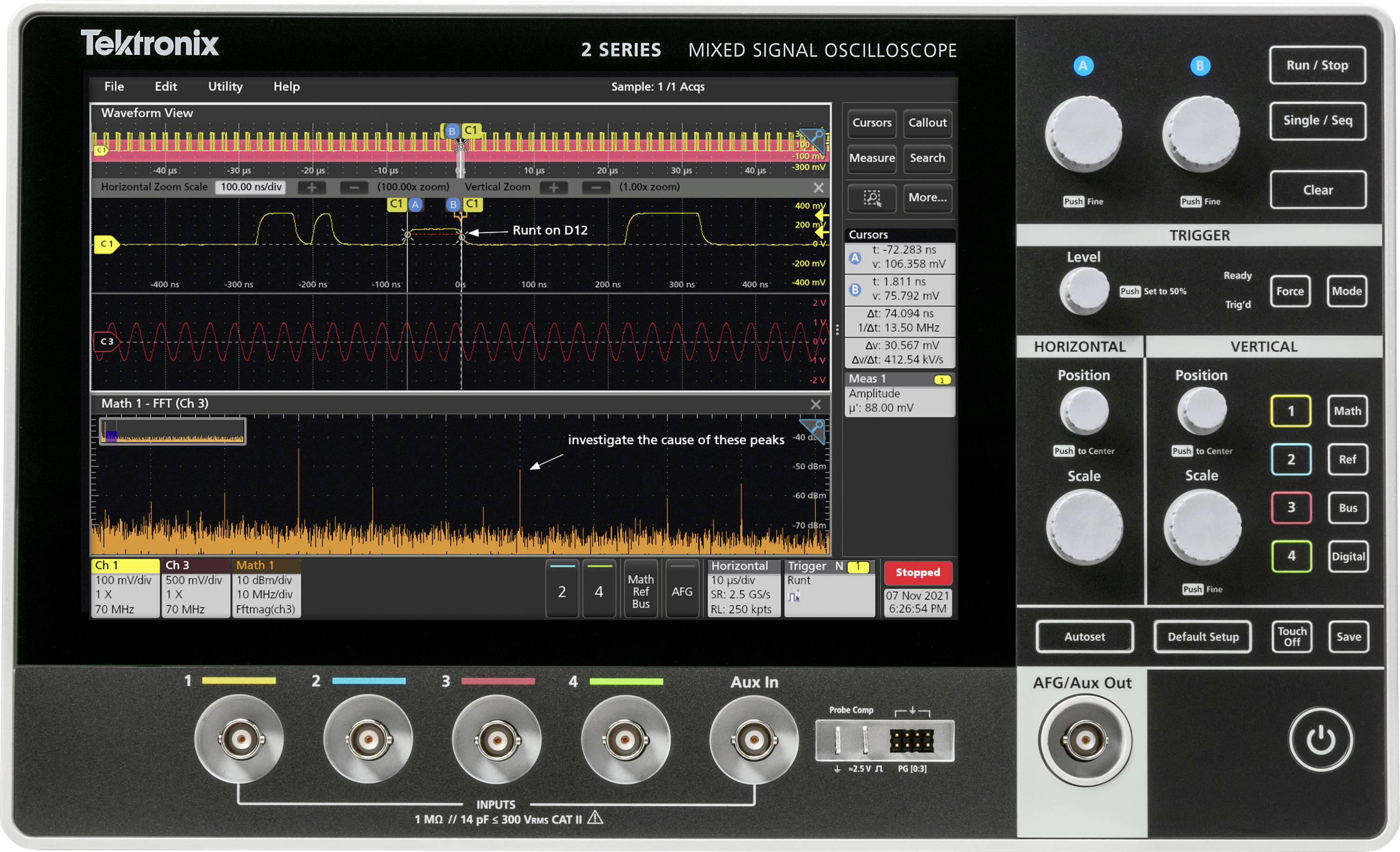 Un oscilloscope numérique affiche un signal électrique complexe. Le graphique comprend des formes d'ondes, des diagrammes et de nombreux éléments de commande sur l'écran.
