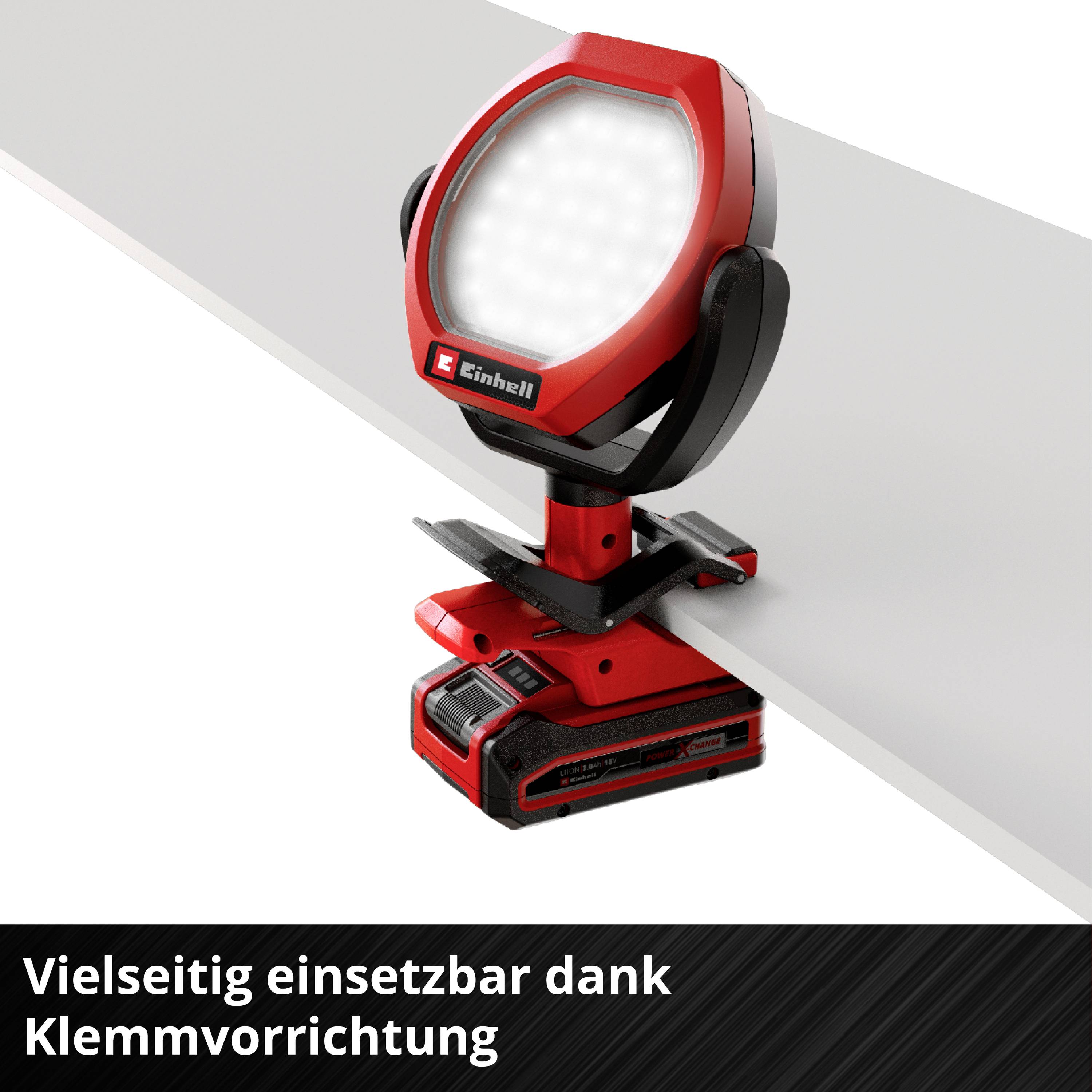 Une lampe LED rouge d'Einhell est montée sur le bord d'une table avec un dispositif de fixation par pince. En dessous est inscrit : « Polyvalent grâce à son dispositif de fixation ».