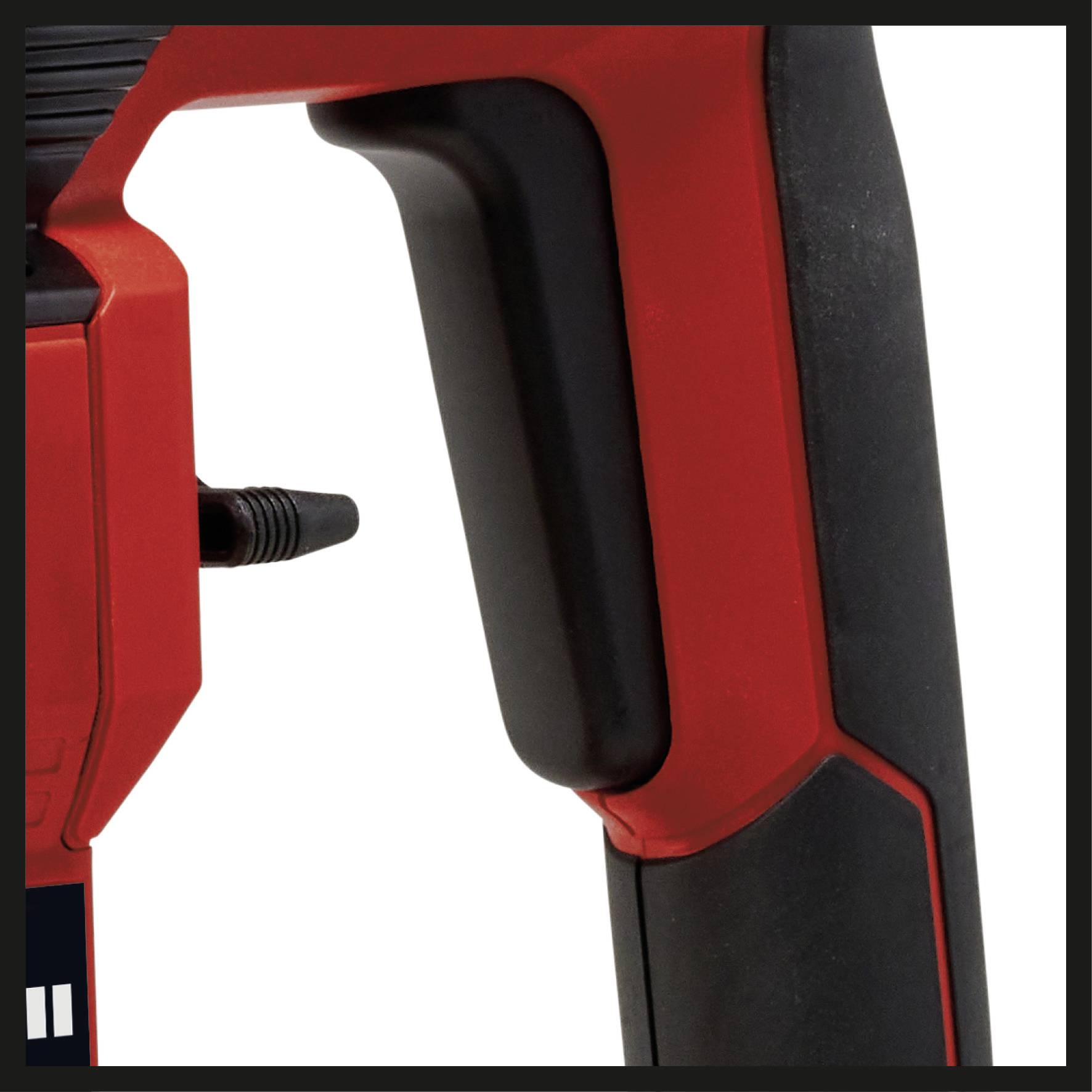 Gros plan d'un outil électrique rouge avec une poignée noire et un branchement de câble sur la gauche.