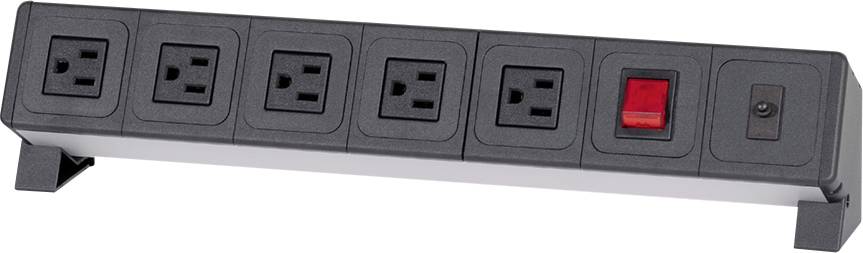 Une barrette multiprises noire à six emplacements, avec un interrupteur rouge et un fusible. Adaptée à la distribution électrique.