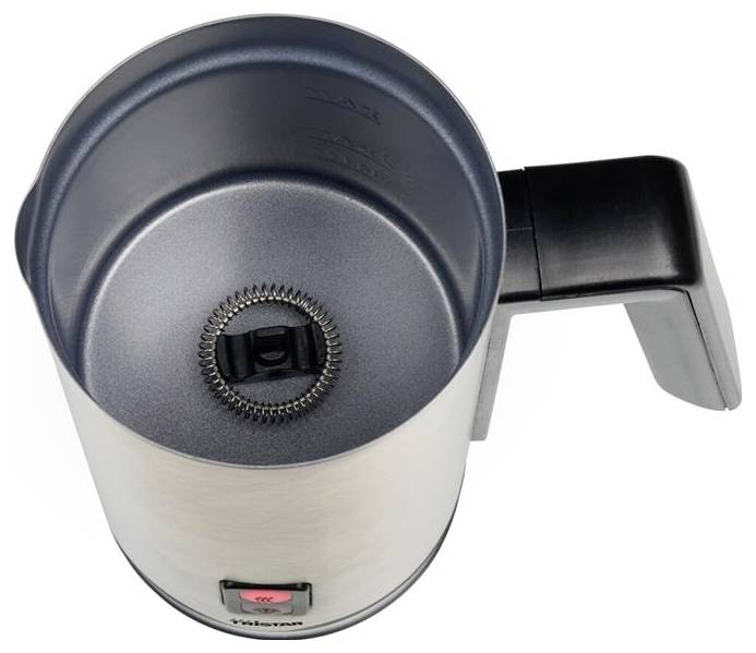 Mousseur à lait électrique en acier inoxydable avec poignée et interrupteur noirs, vue intérieure montrant la spirale permettant de mousser le lait.