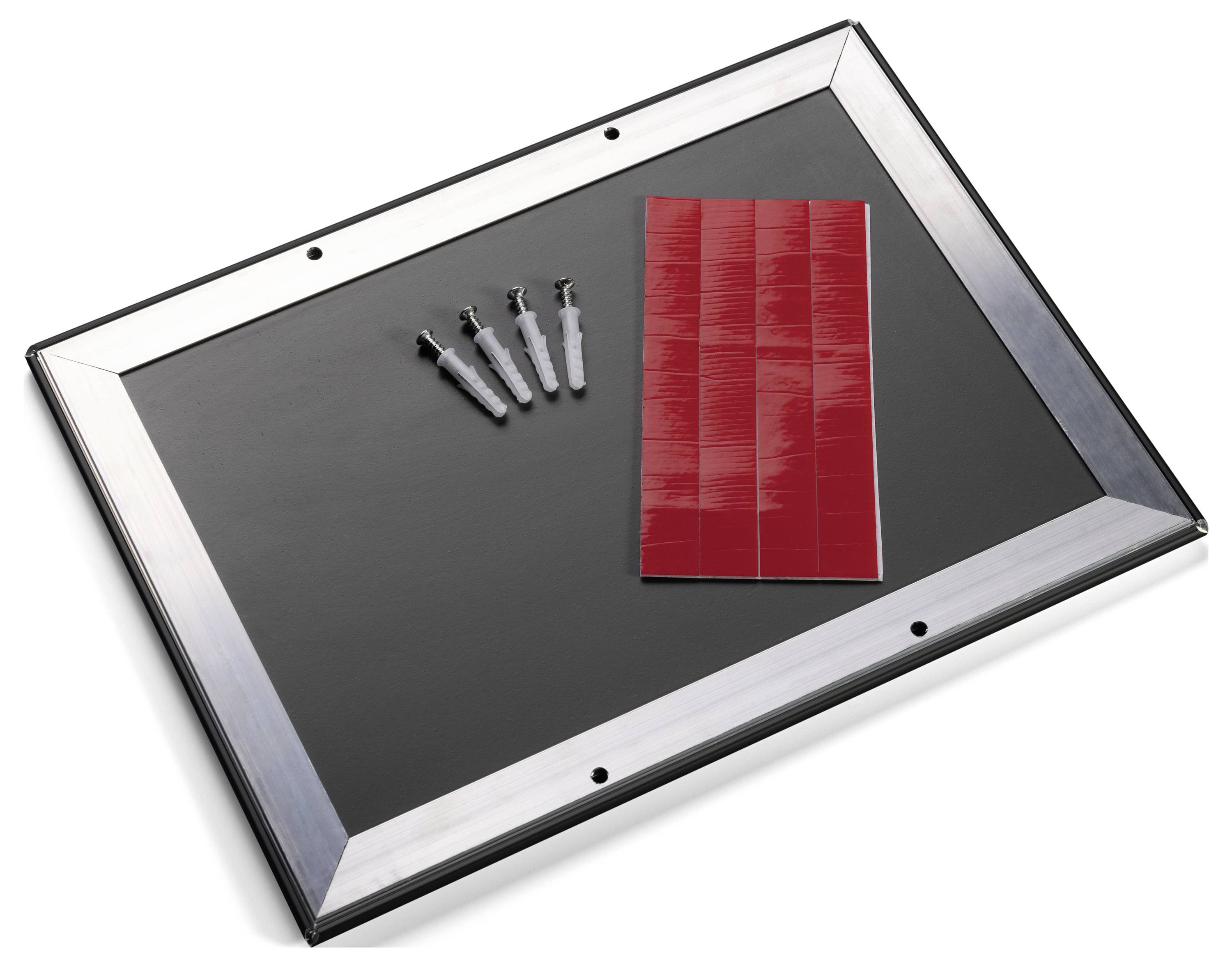 Un cadre photo rectangulaire noir avec quatre supports muraux, sur lequel est placé un échantillon de motif de brique rouge.