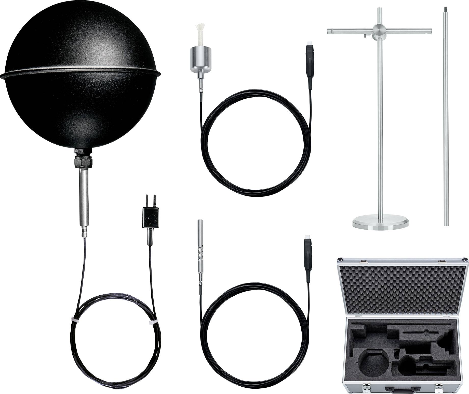 Un ensemble d'antennes et de câbles avec un coffret de transport. Comprend divers composants destinés à des mesures ou à la réception.