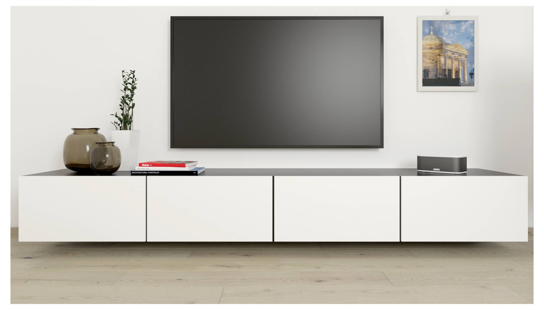Un salon moderne avec un grand téléviseur écran plat monté au mur au-dessus d'un meuble blanc minimaliste. Une plante et des livres sont posés sur le meuble.