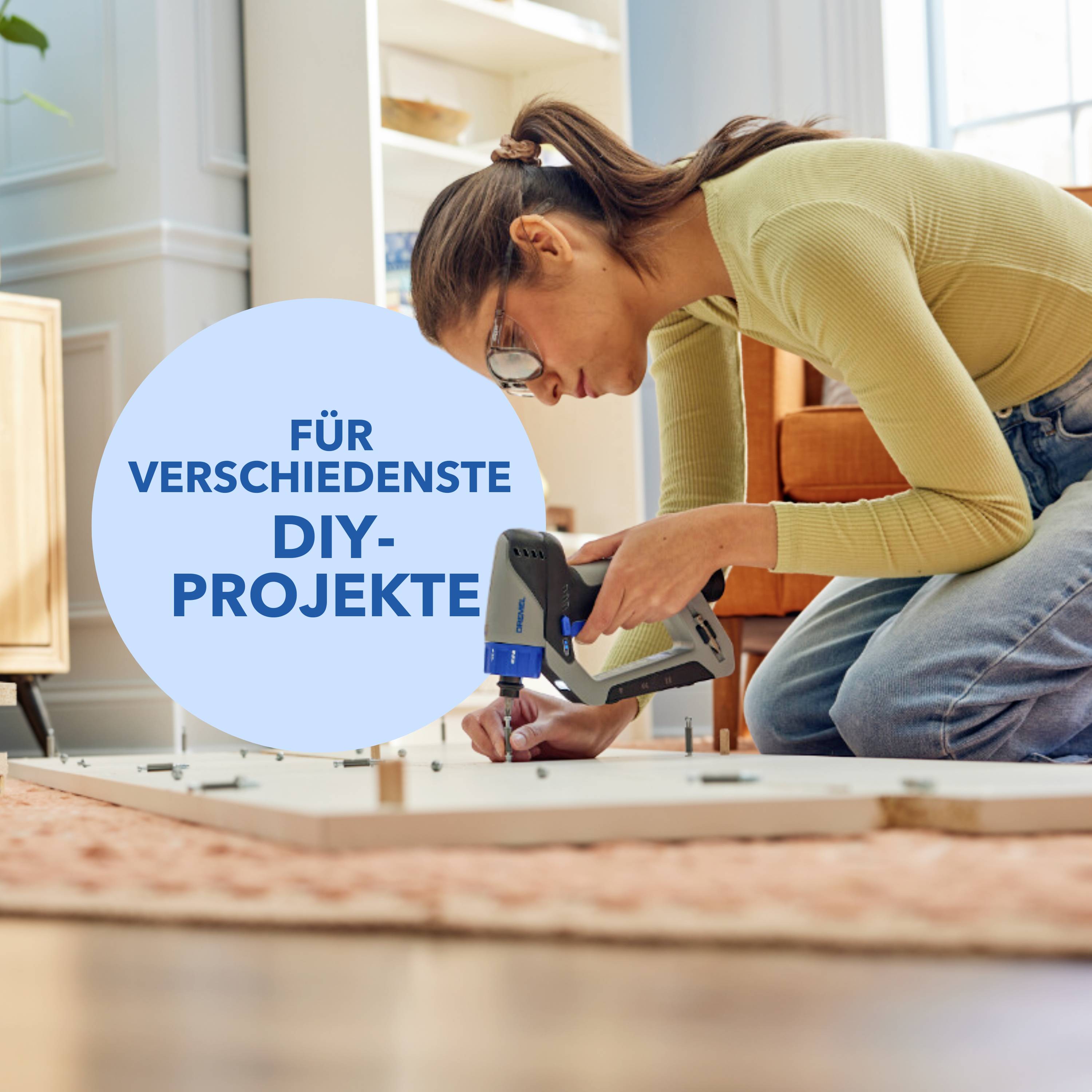 Une personne est agenouillée sur un tapis et utilise un outil sur un morceau de bois. Texte dans un cercle : 'Pour divers projets DIY'.