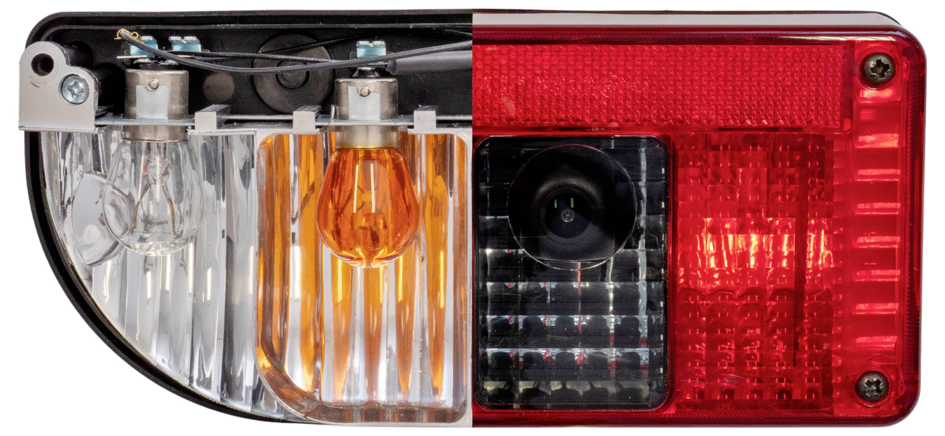 La moitié d'un phare de voiture et la moitié d'un feu arrière de voiture sont présentés côte à côte, illustrant la différence de conception et de couleur.