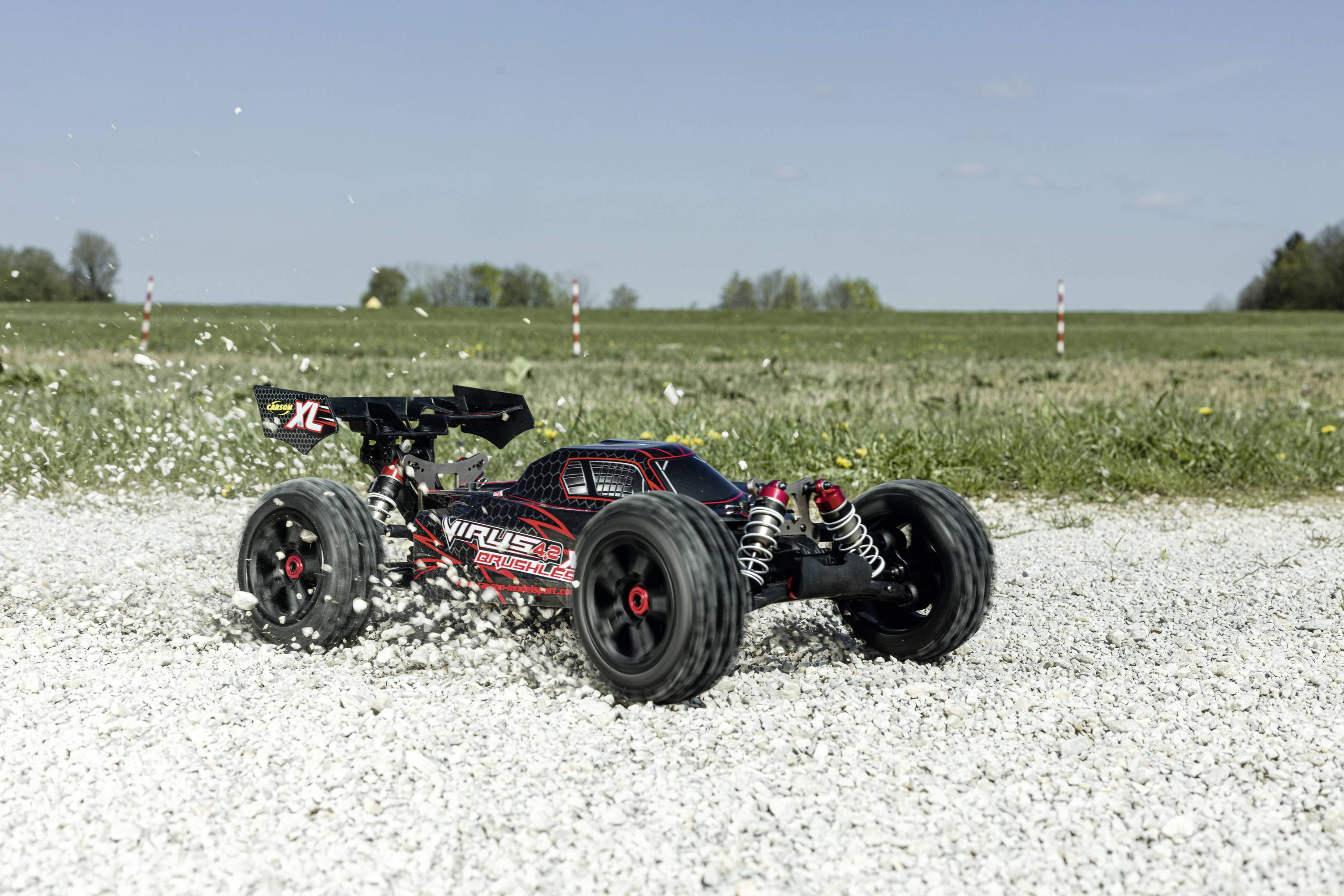 Carson Modellsport Virus 4.2 XL noir, rouge 1:8 Auto RC électrique Buggy 100% RtR 2,4 GHz avec accu, chargeur et piles pou