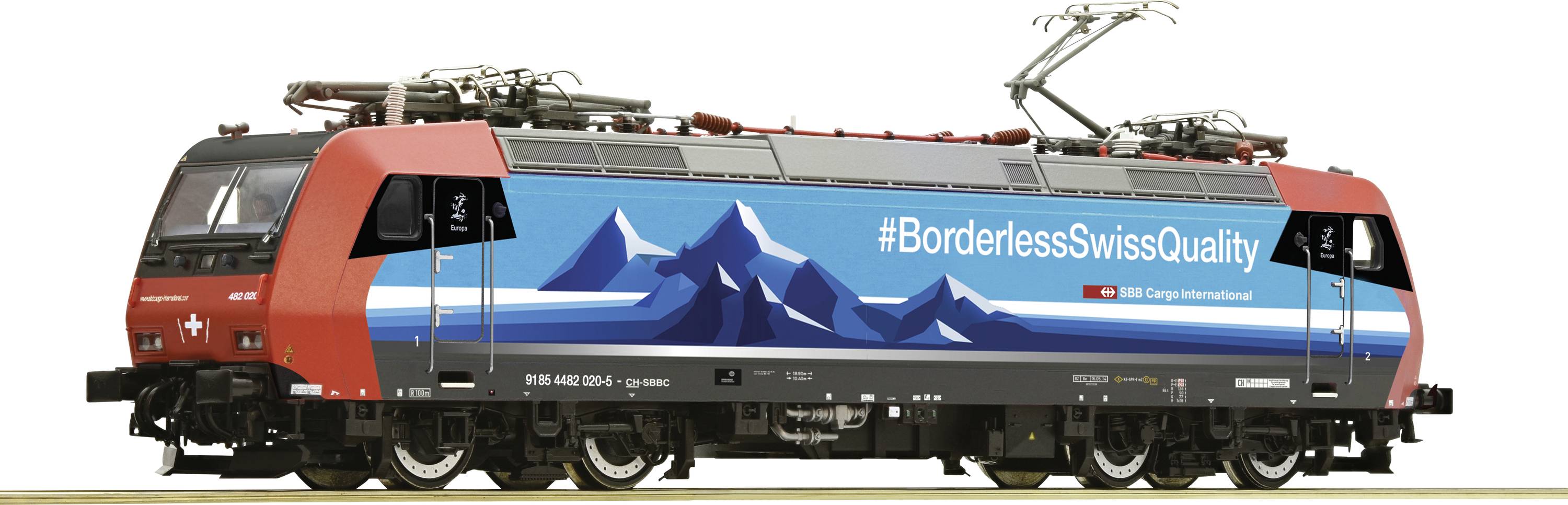 Une locomotive rouge avec un design bleu affiche le hashtag '#QualitéSuisseSansFrontières'. Elle porte le logo d'une compagnie ferroviaire internationale.