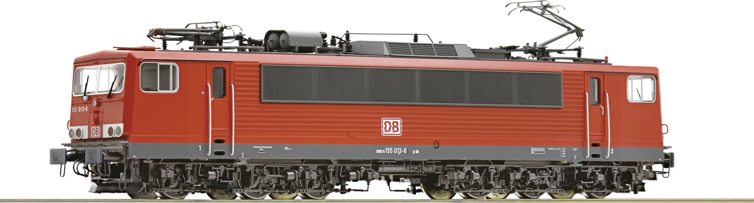 Une locomotive électrique rouge de la Deutsche Bahn est stationnée sur les voies, vue de côté.
