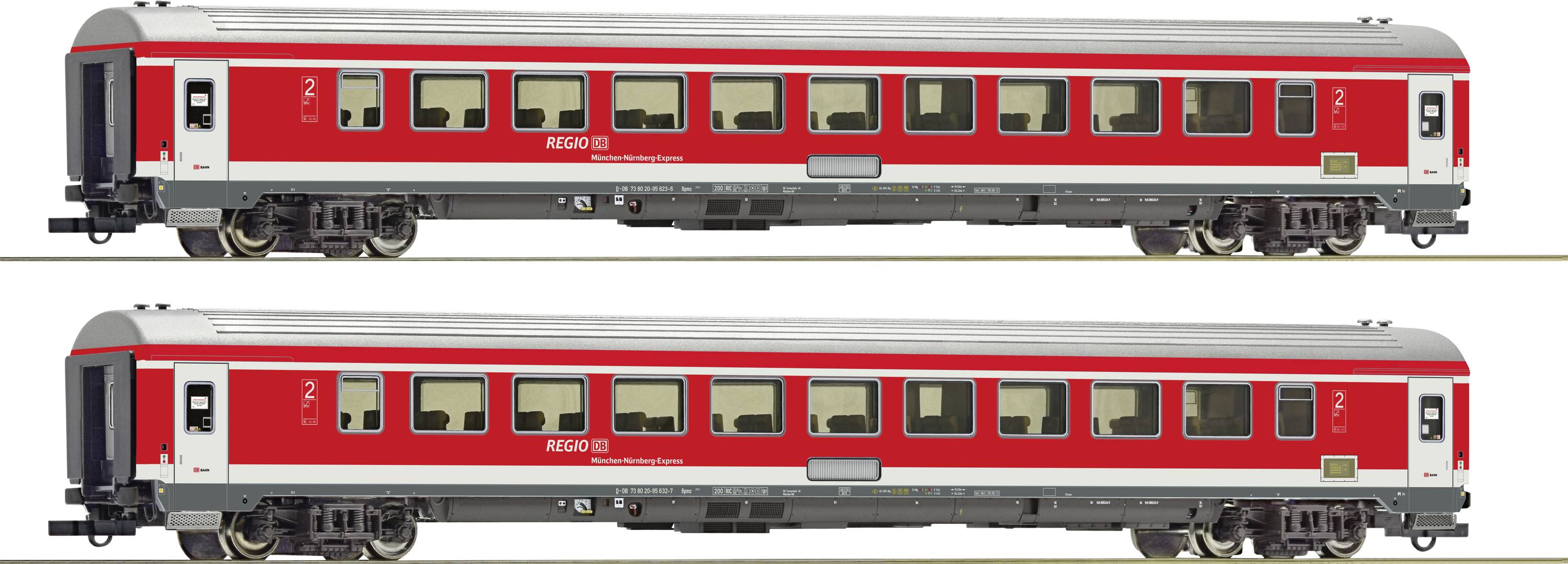 Deux wagons de train miniature rouges dans une représentation réaliste, avec des détails dessinés et des inscriptions visibles, les rails n'étant pas perceptibles.