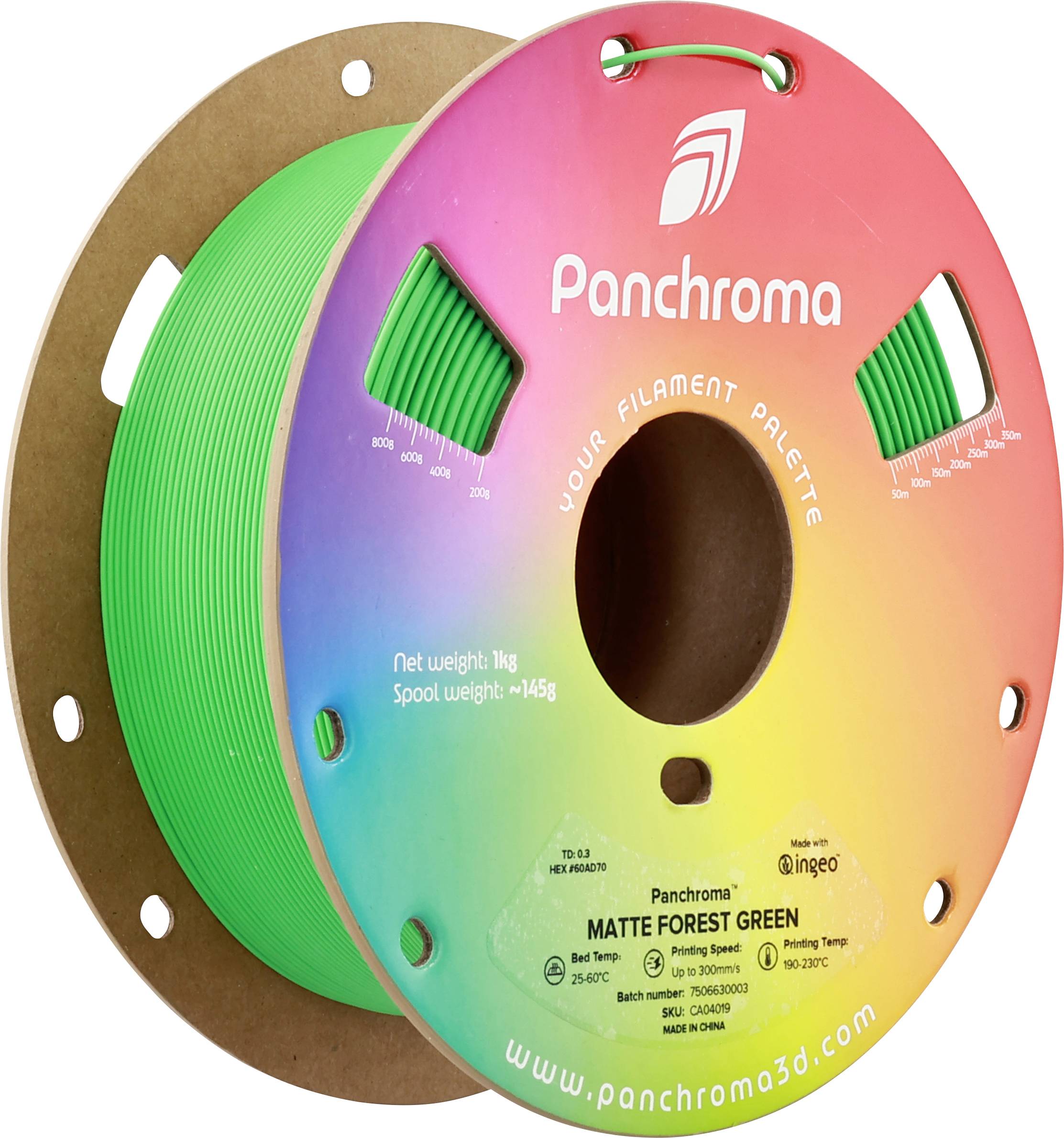 Une bobine de filament d'imprimante 3D vert de la marque 'Panchroma', montée sur un support en carton coloré.