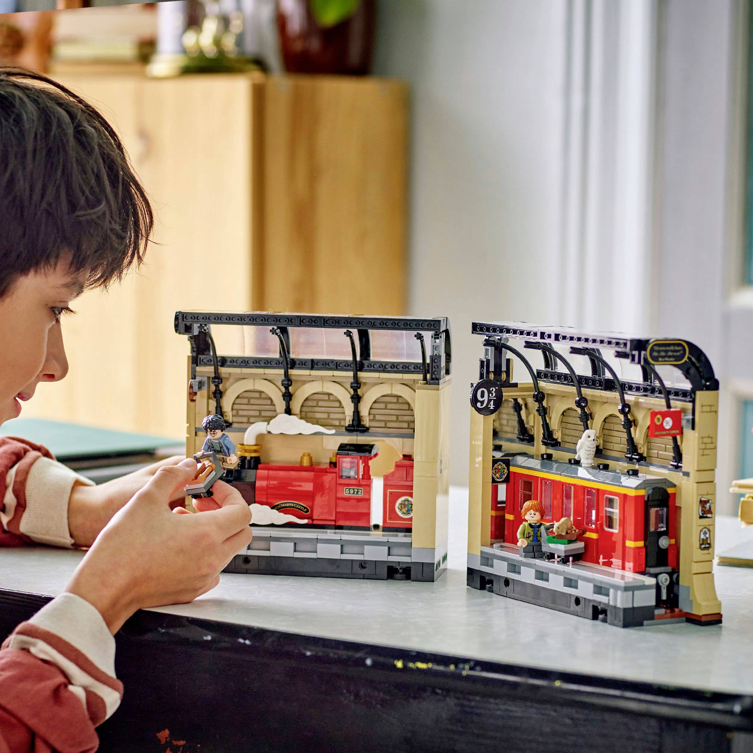 76450 LEGO® HARRY POTTER™ Support de livre : Poudlard Express